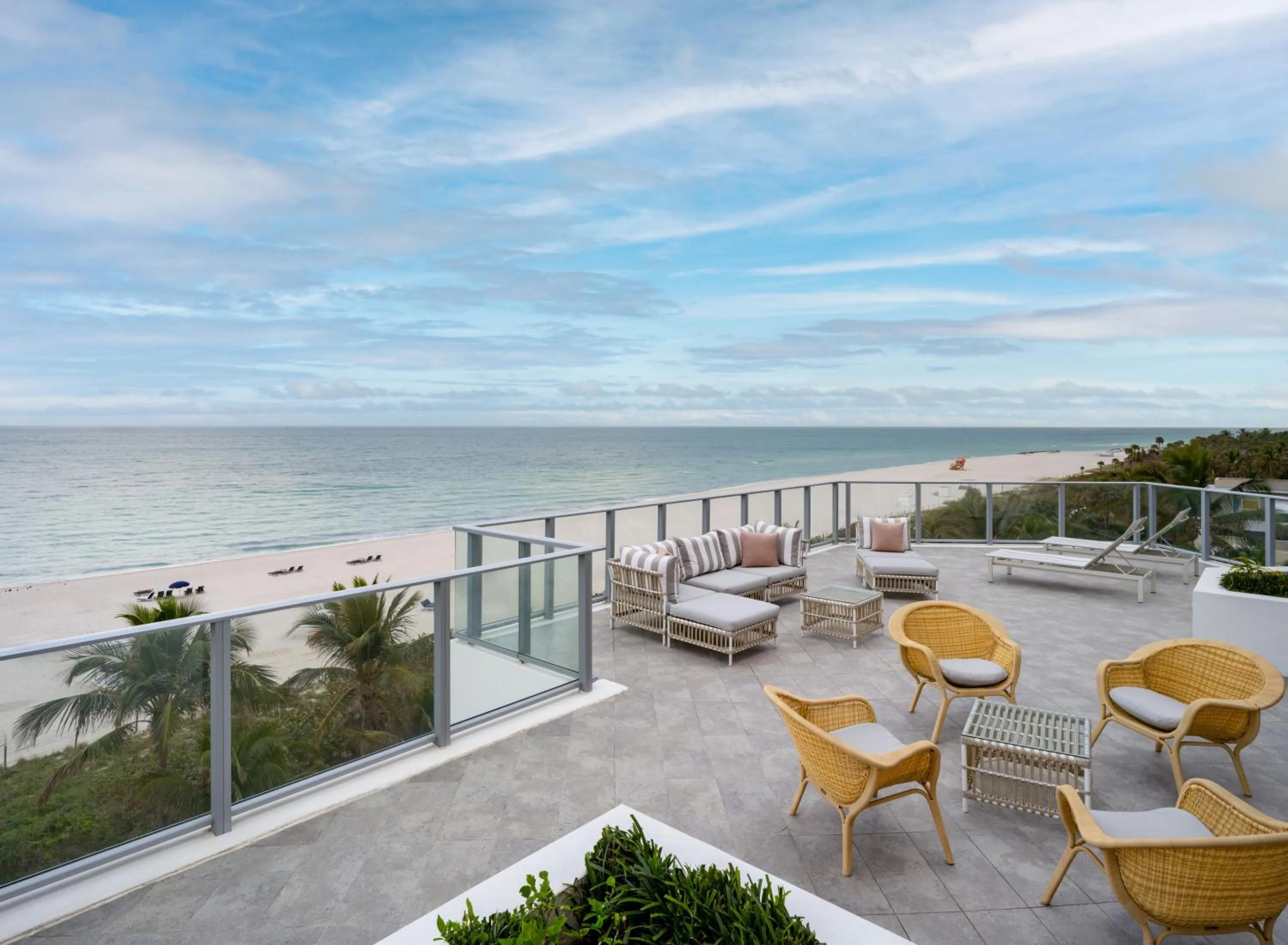 Balcony/Terrace in Cadillac Hotel & Beach Club, Autograph Collection