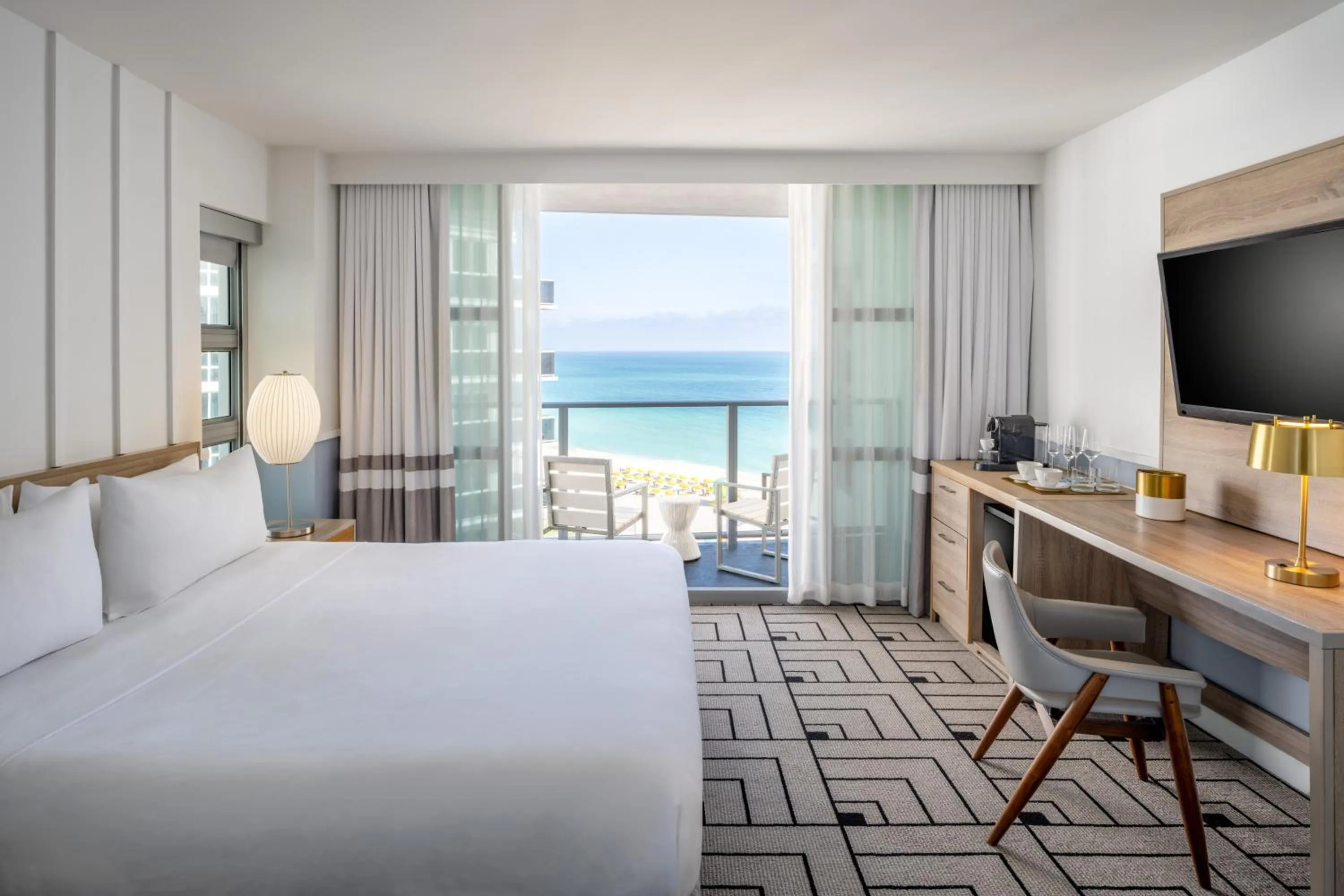 Bed in Cadillac Hotel & Beach Club, Autograph Collection