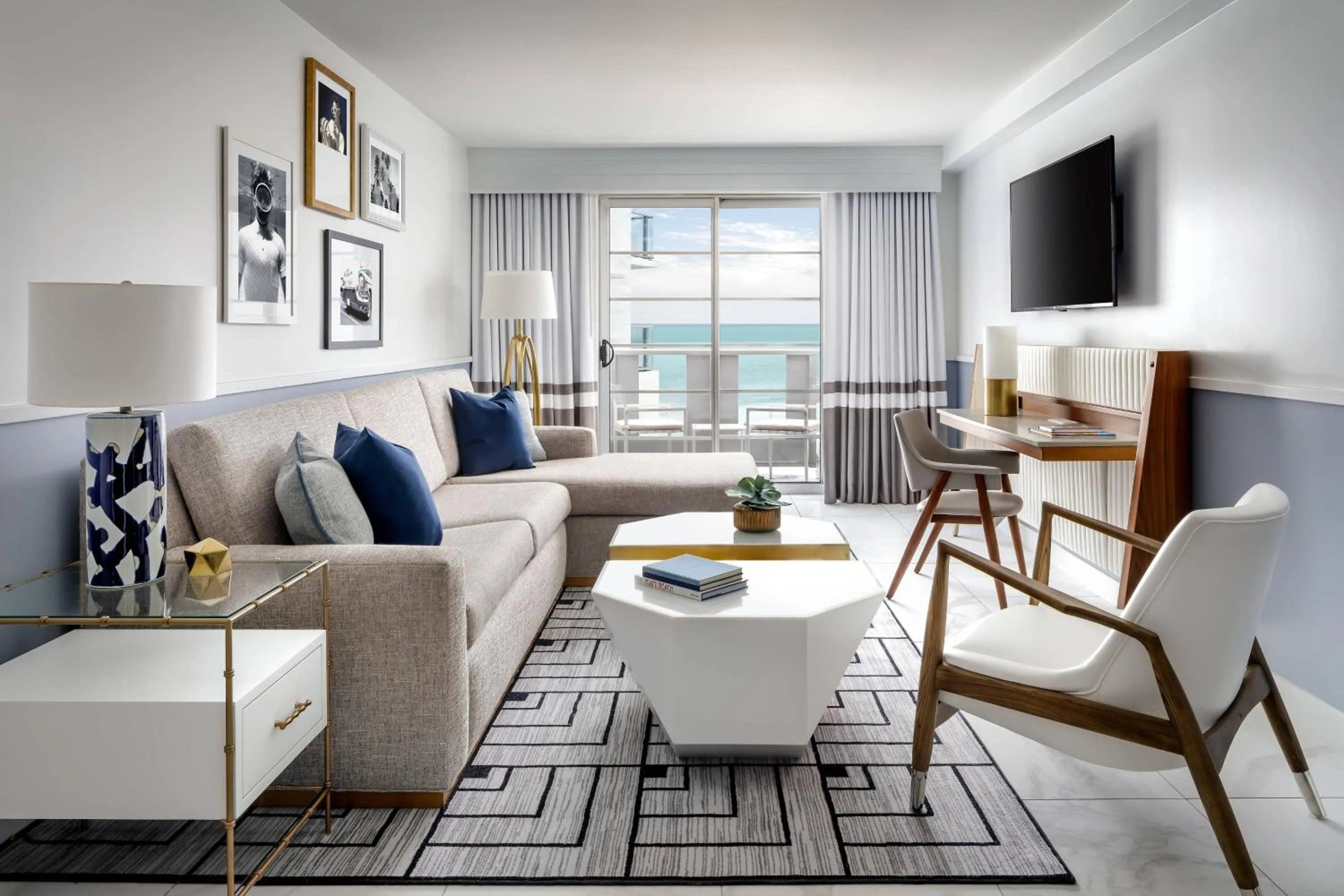 Living room in Cadillac Hotel & Beach Club, Autograph Collection