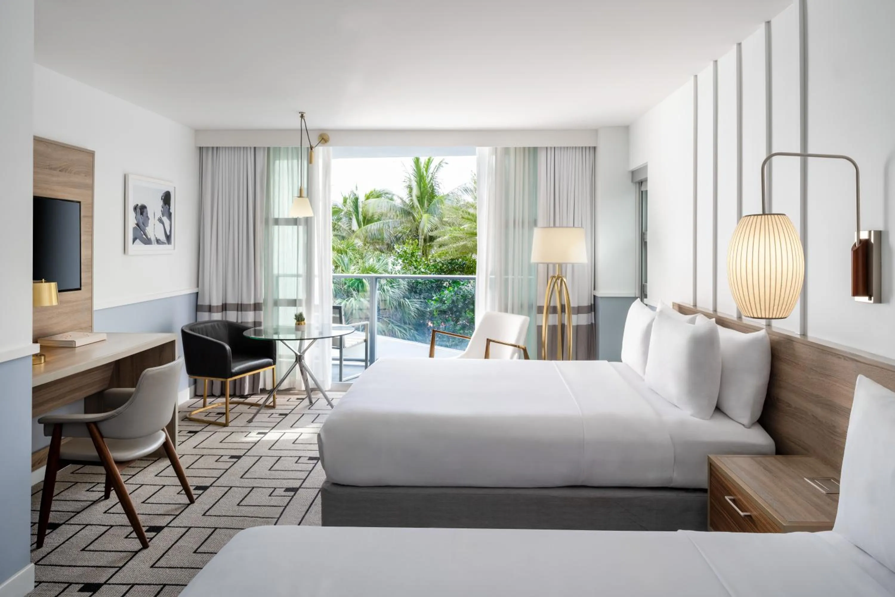 Bed in Cadillac Hotel & Beach Club, Autograph Collection