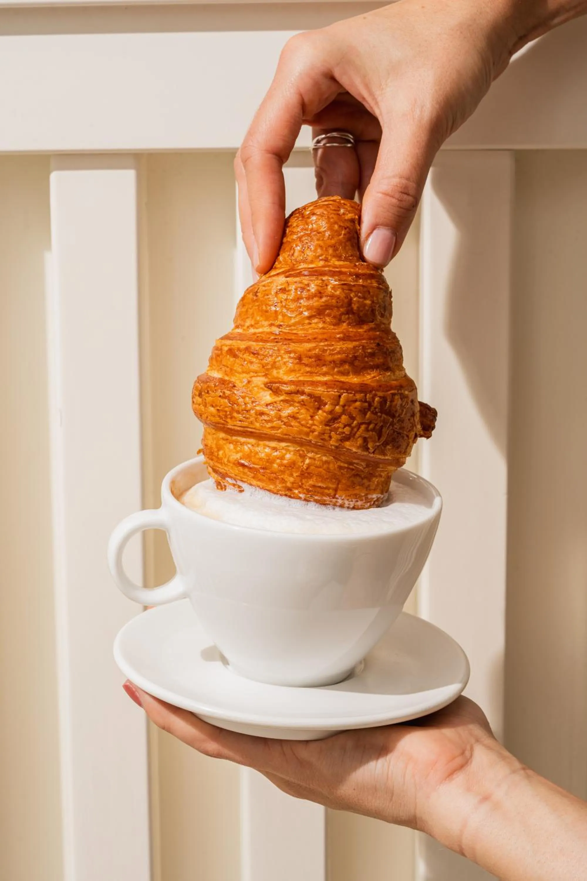 Restaurant/places to eat in Cadillac Hotel & Beach Club, Autograph Collection