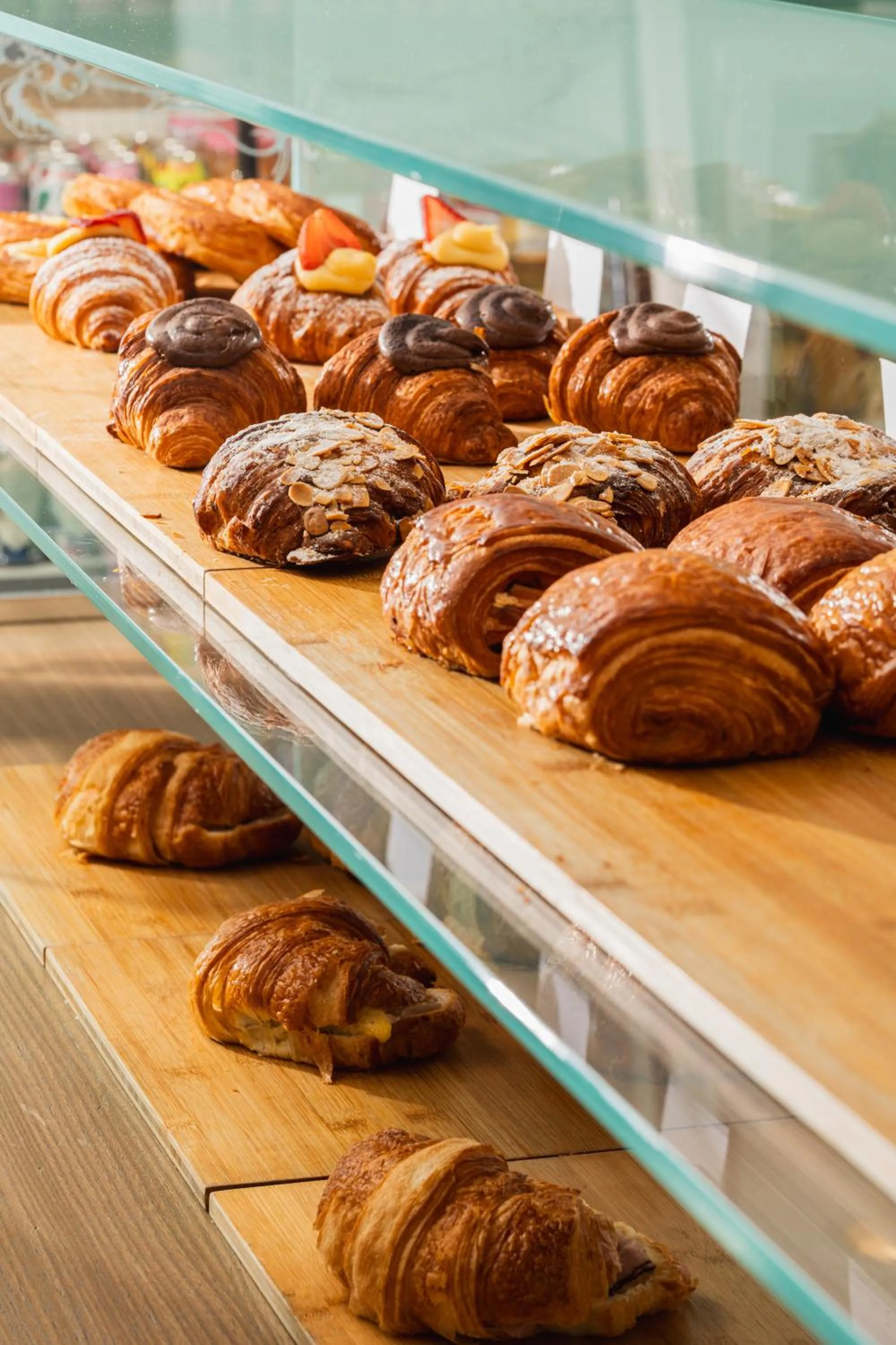 Restaurant/places to eat in Cadillac Hotel & Beach Club, Autograph Collection