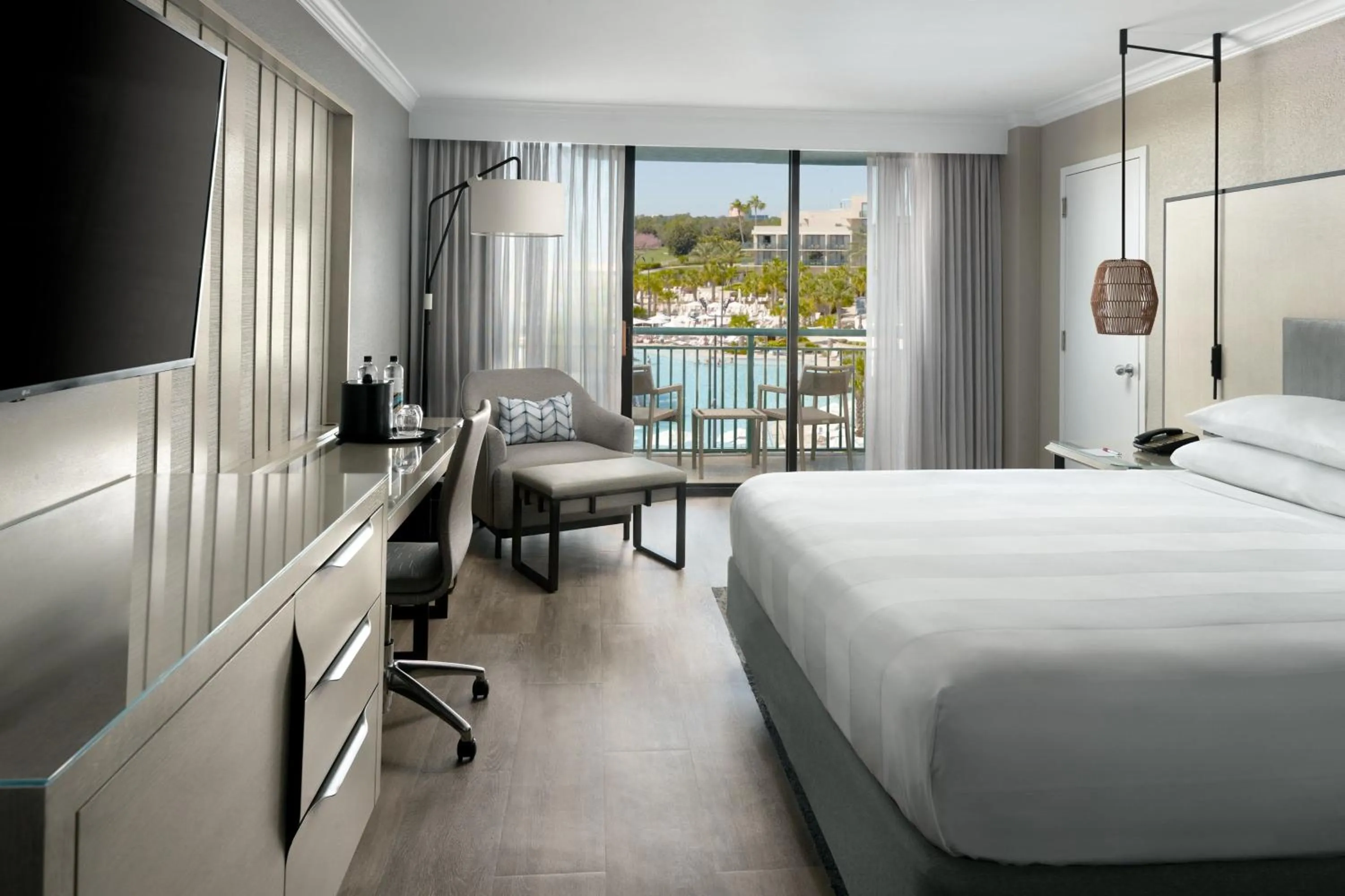 Swimming pool, Bed in Orlando World Center Marriott