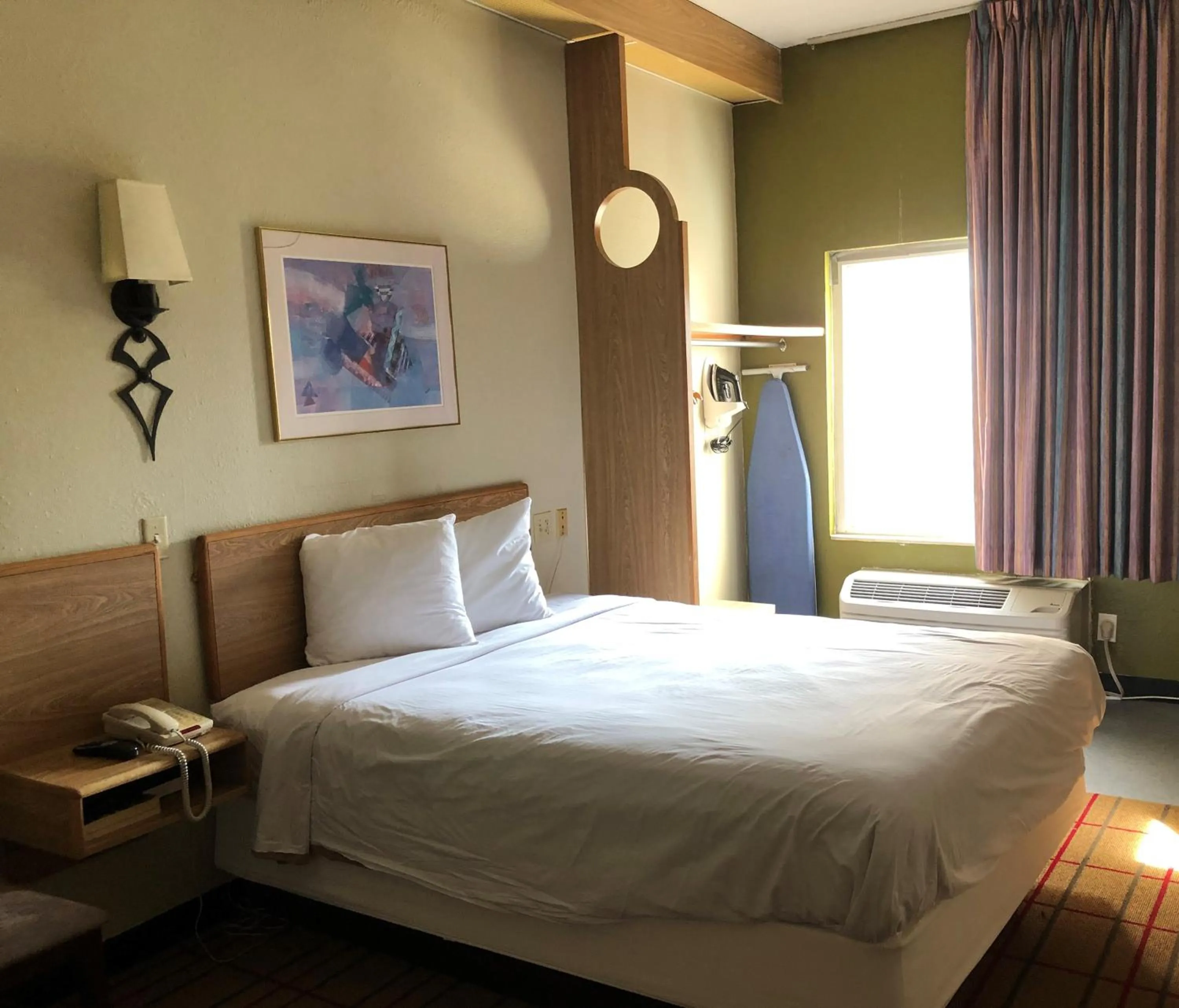 Photo of the whole room in AIRPORT LODGING Pittsburgh Airport