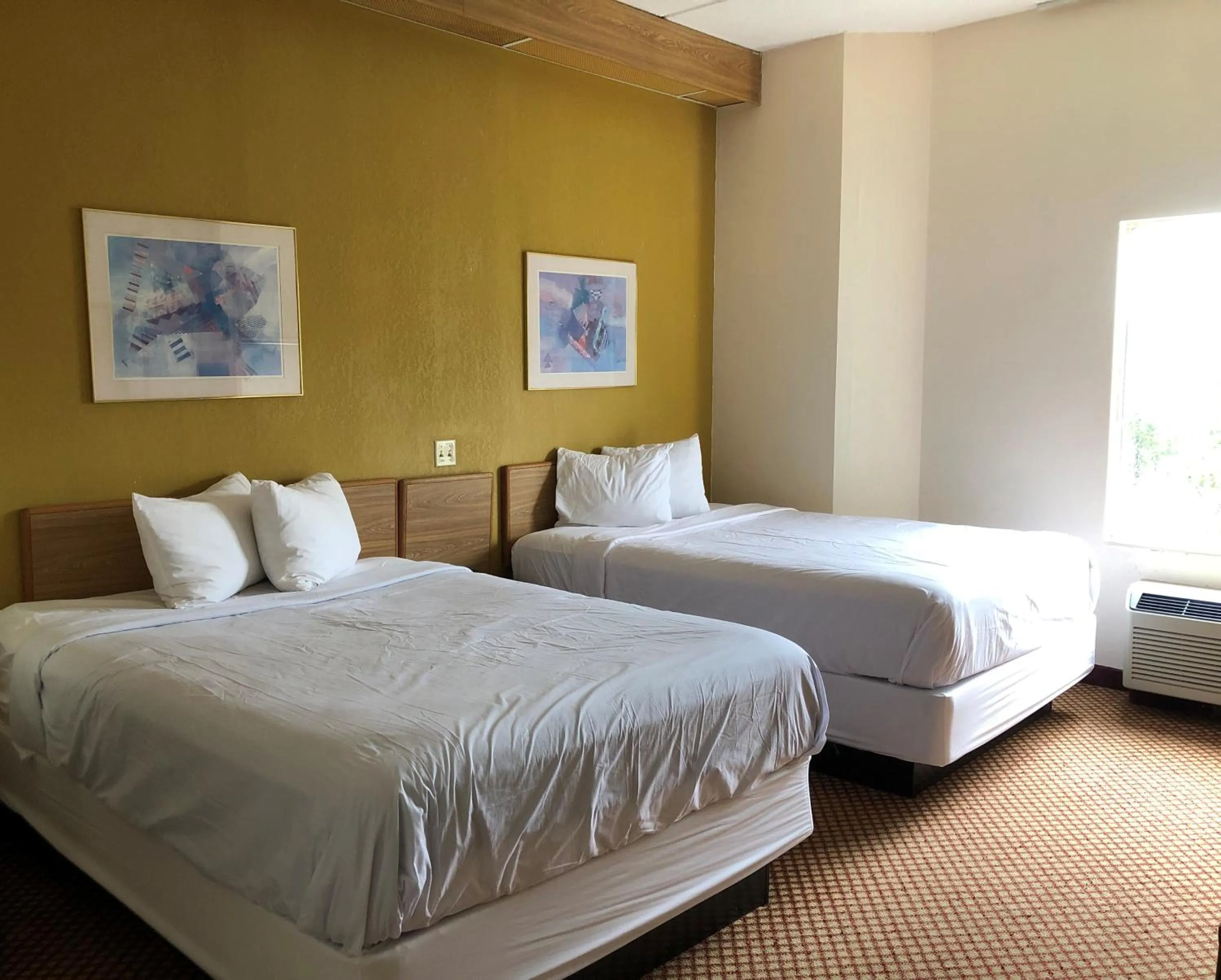 Photo of the whole room in AIRPORT LODGING Pittsburgh Airport