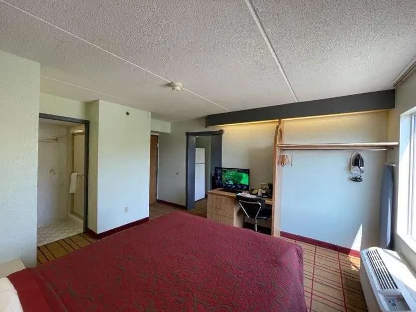 Photo of the whole room in AIRPORT LODGING Pittsburgh Airport