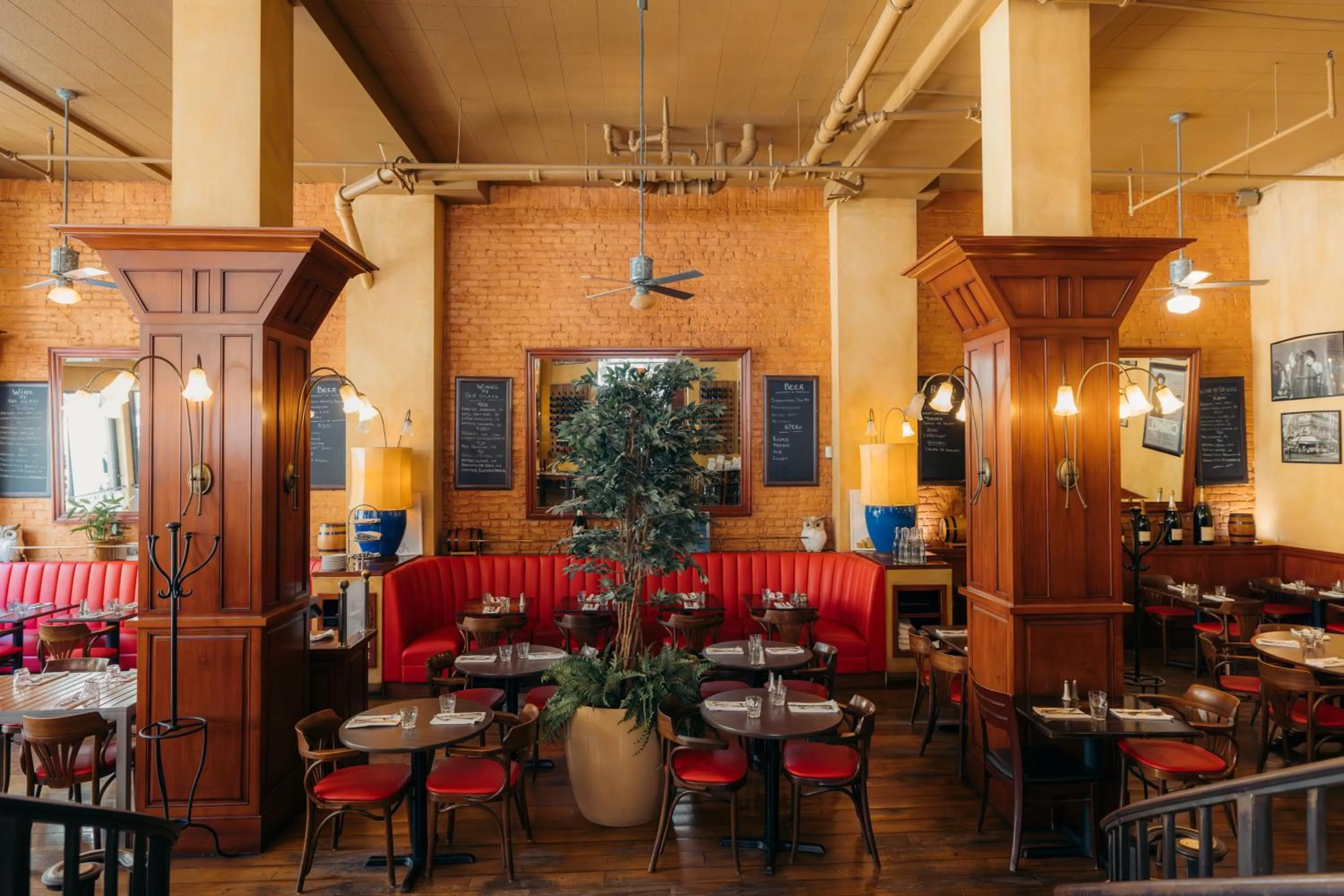 Restaurant/places to eat in Hotel Triton