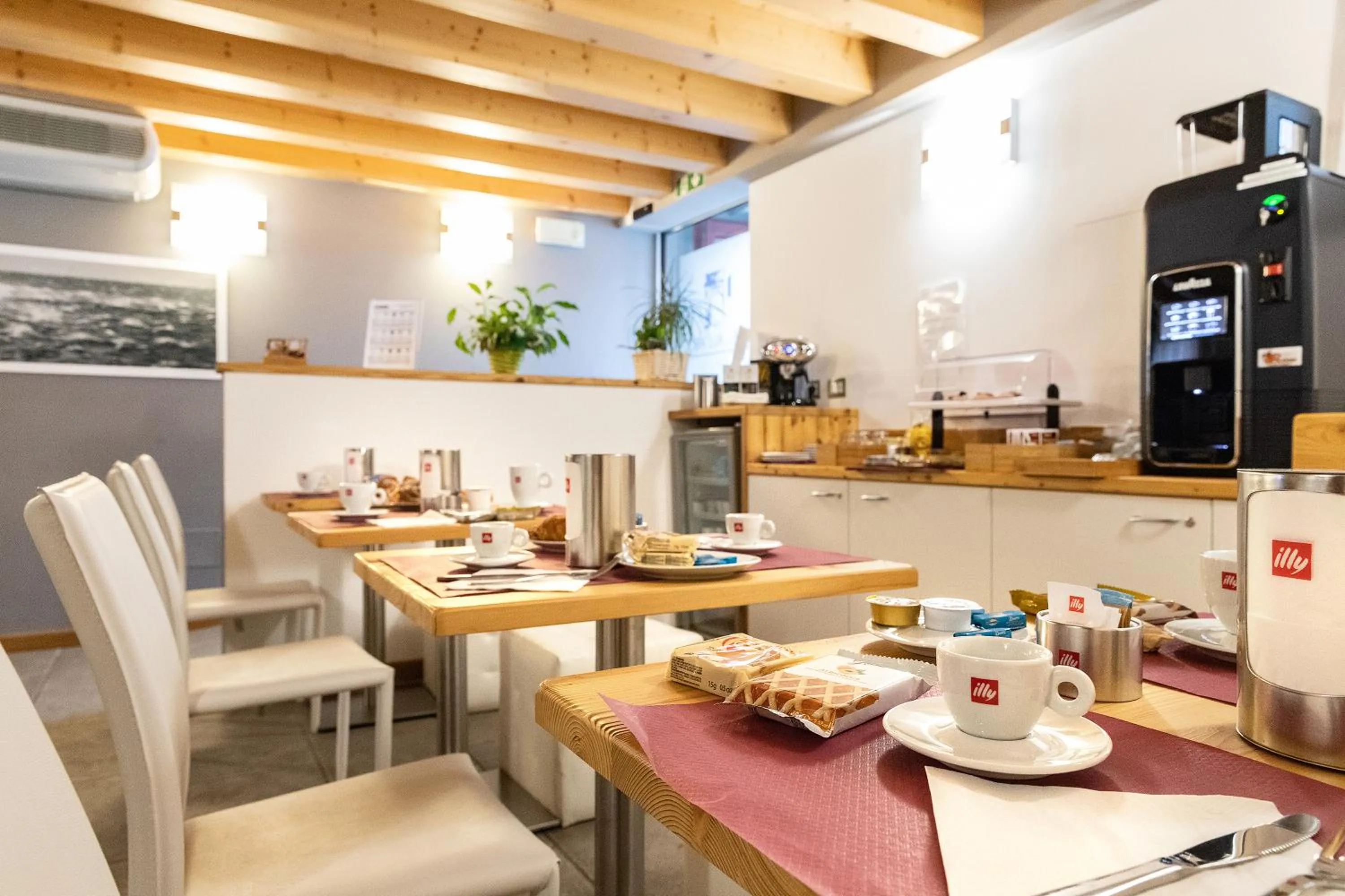 Breakfast in Hotel All'Arco