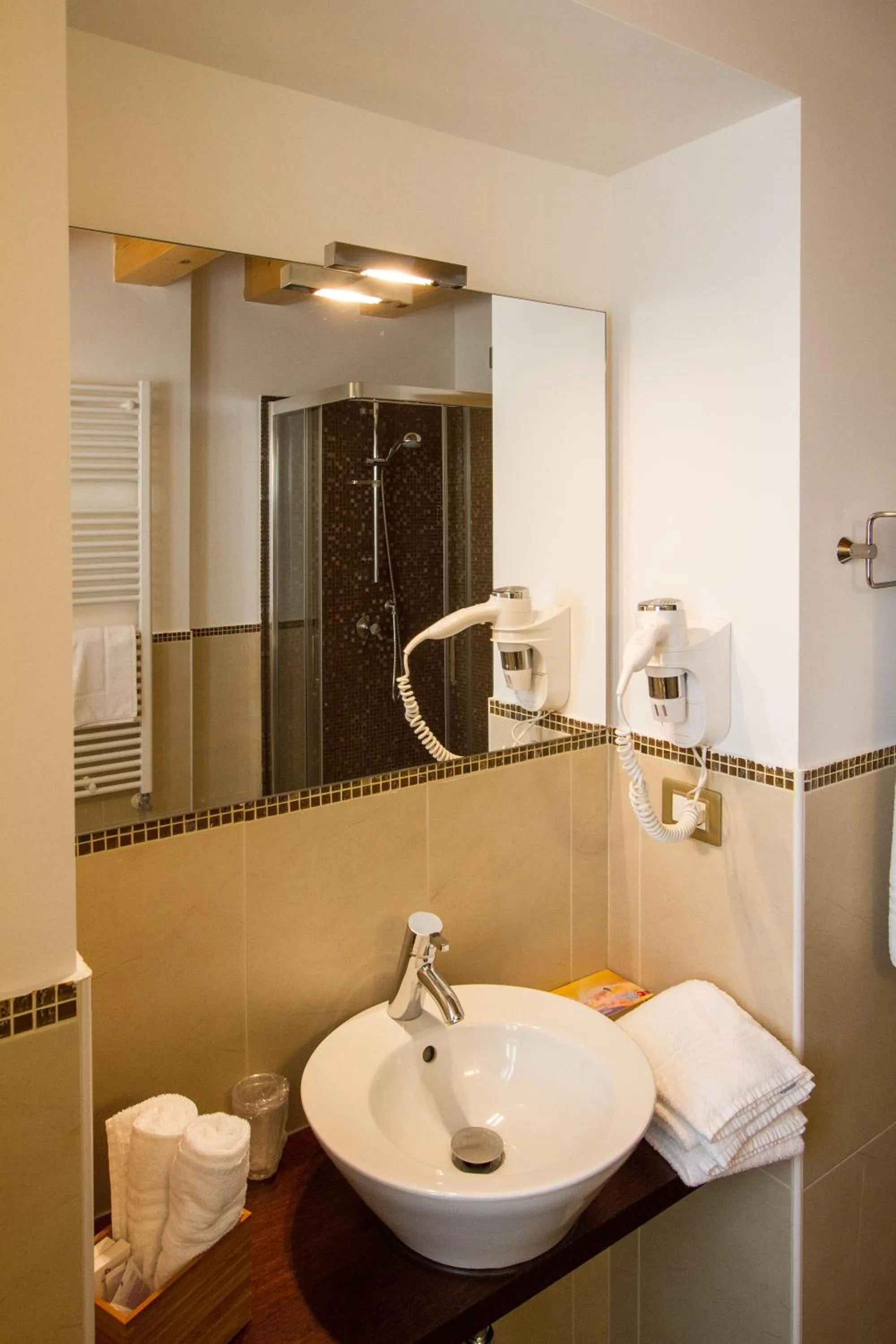 Bathroom in Hotel All'Arco