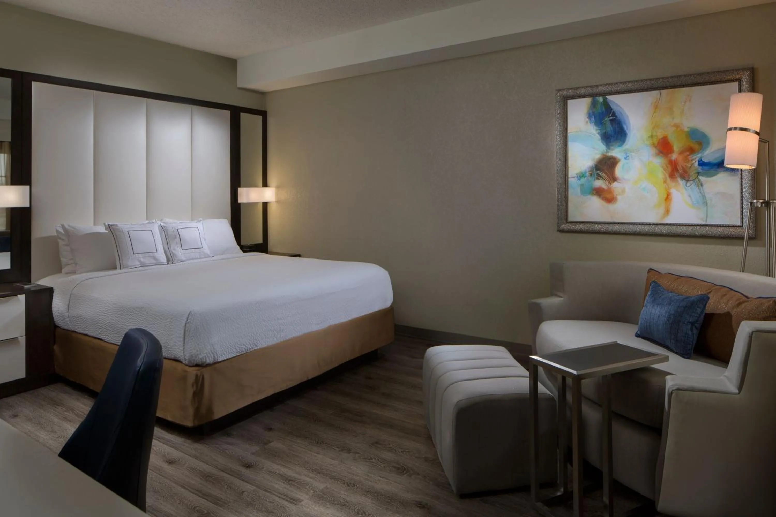 Photo of the whole room, Bed in Courtyard Miami Beach South Beach