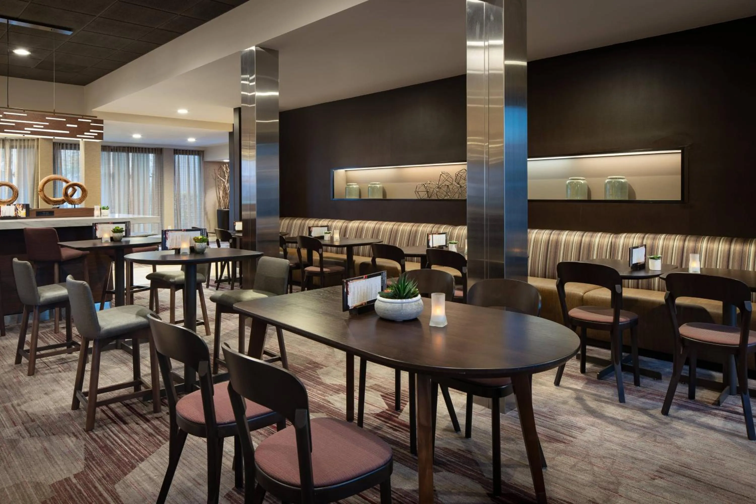 Restaurant/places to eat in Courtyard by Marriott San Francisco Airport