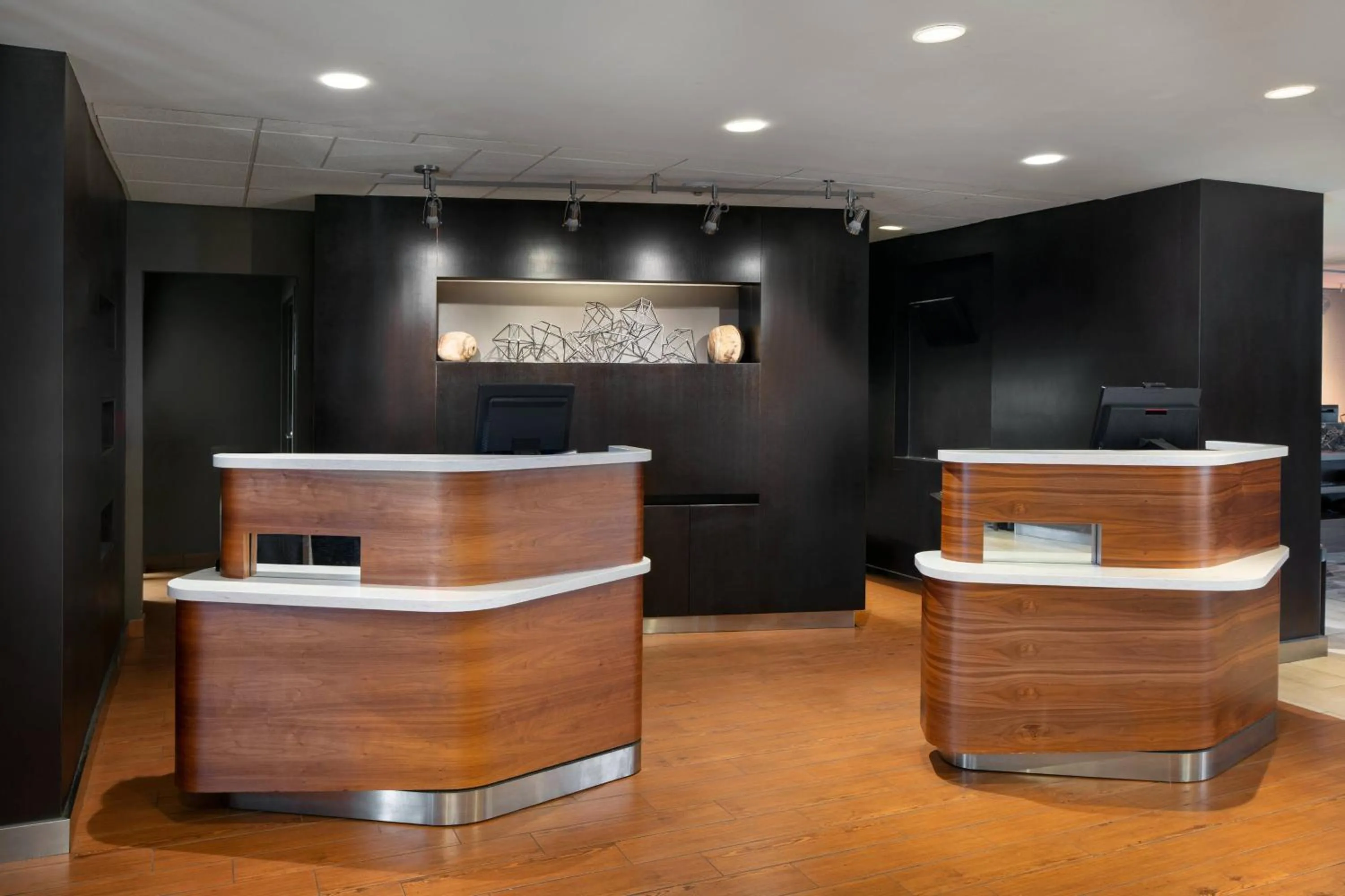 Lobby or reception in Courtyard by Marriott San Francisco Airport