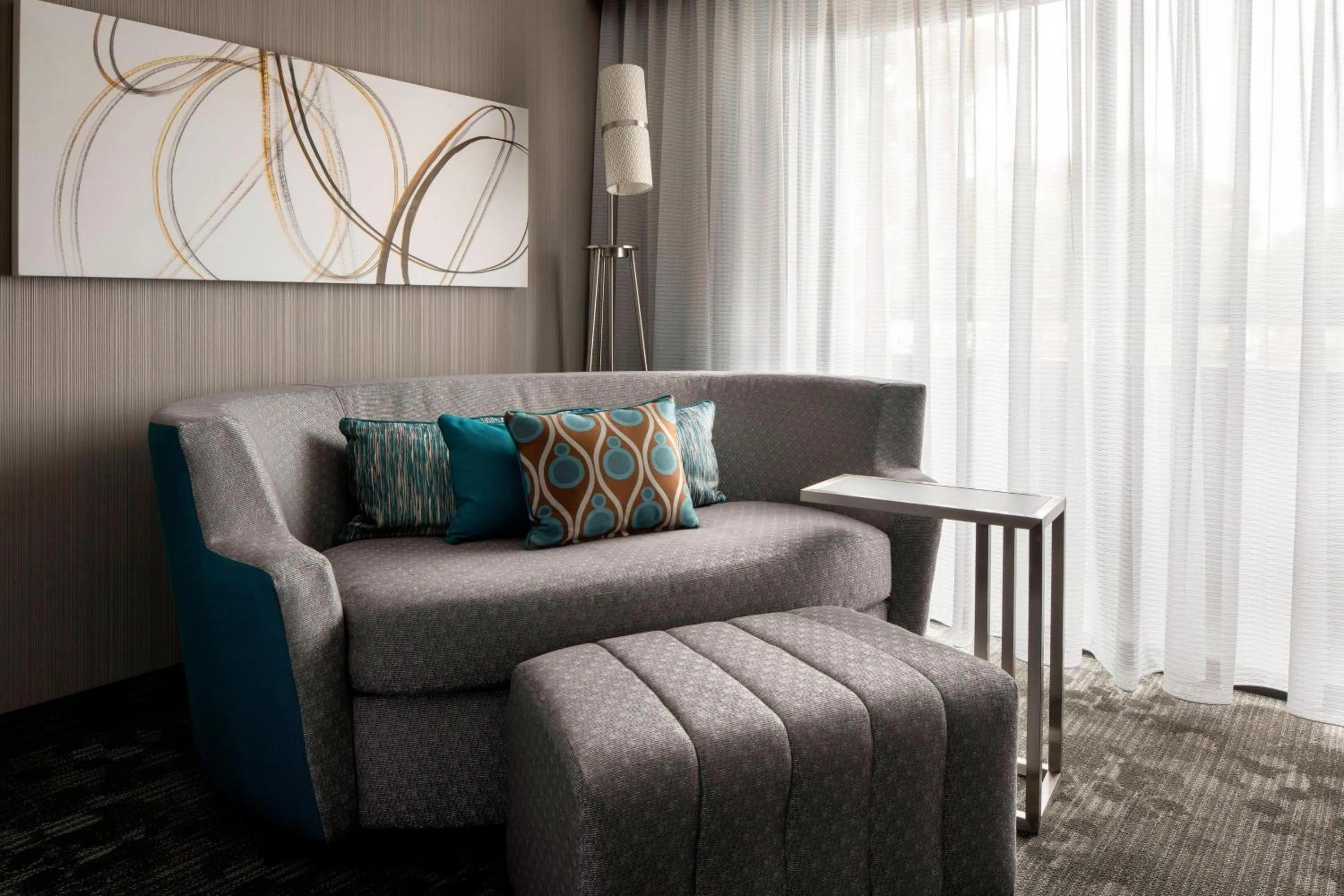 Photo of the whole room in Courtyard by Marriott San Francisco Airport