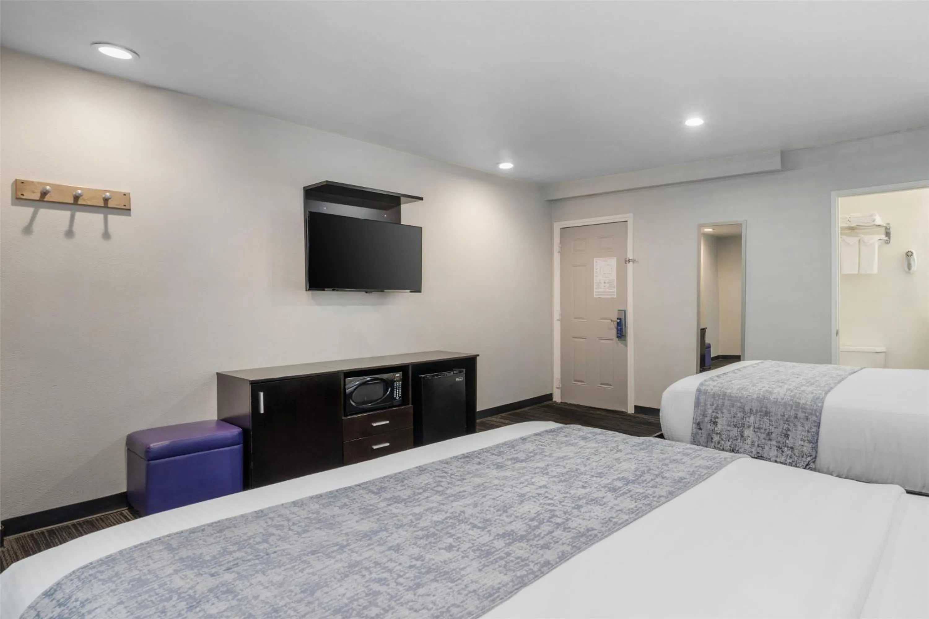 Bedroom, Bed in SureStay Hotel by Best Western Beverly Hills West LA