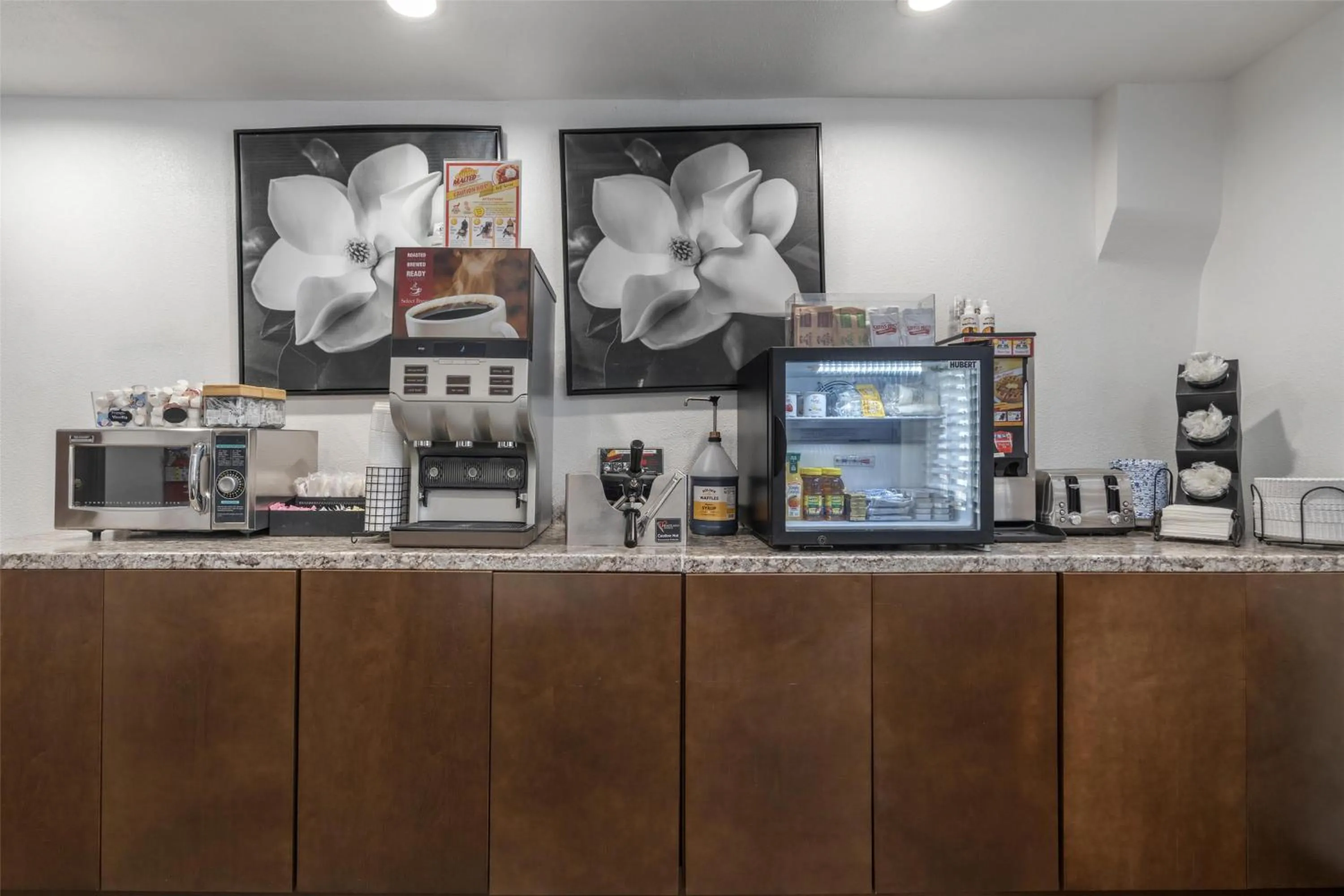 Restaurant/places to eat in SureStay Hotel by Best Western Beverly Hills West LA