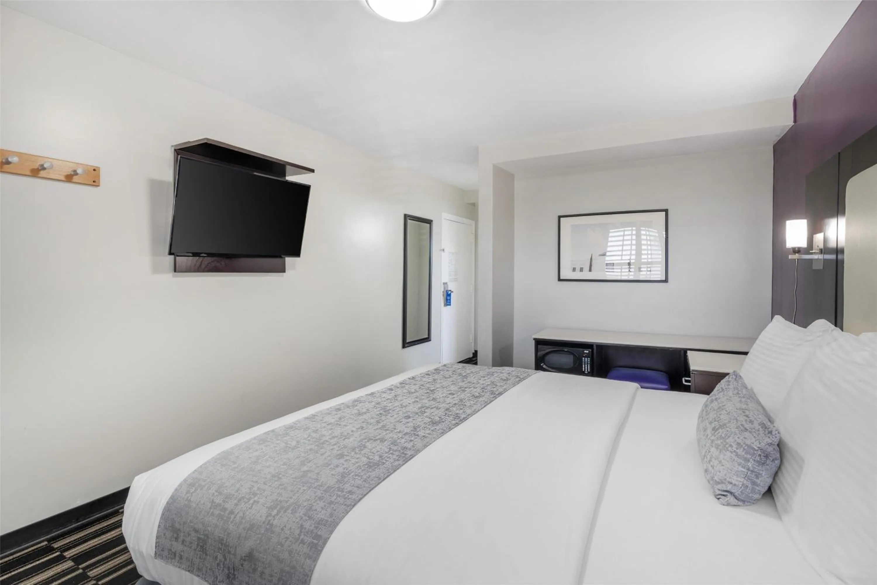 Bedroom, Bed in SureStay Hotel by Best Western Beverly Hills West LA