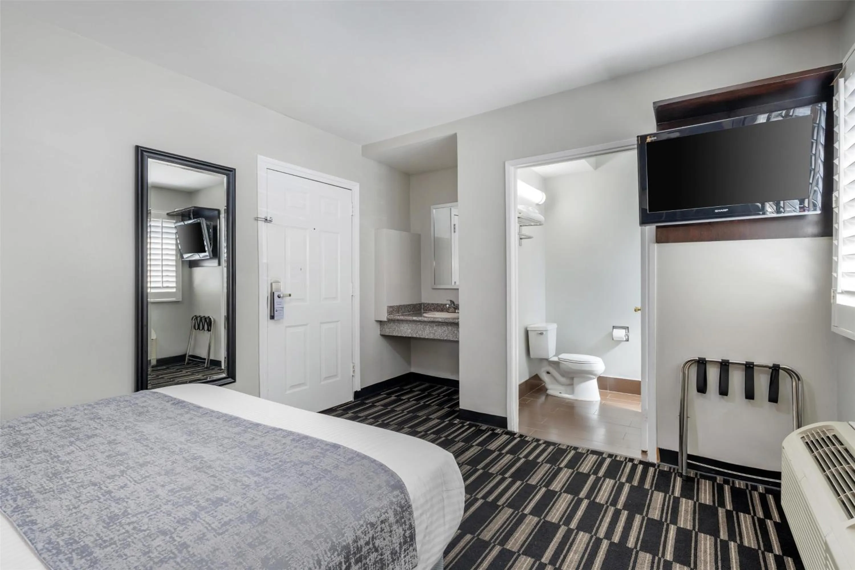 Bedroom, Bed in SureStay Hotel by Best Western Beverly Hills West LA