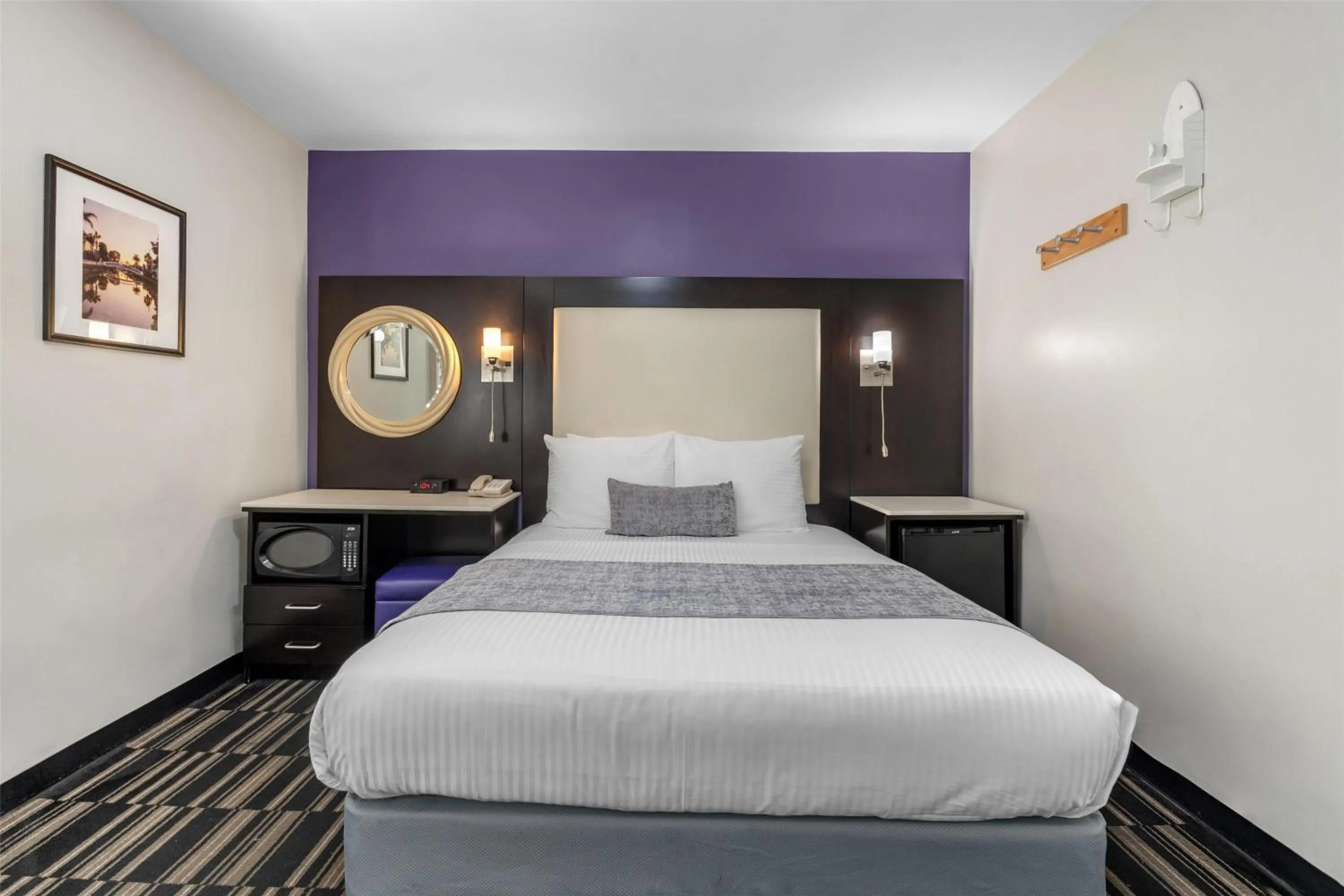 Bedroom, Bed in SureStay Hotel by Best Western Beverly Hills West LA