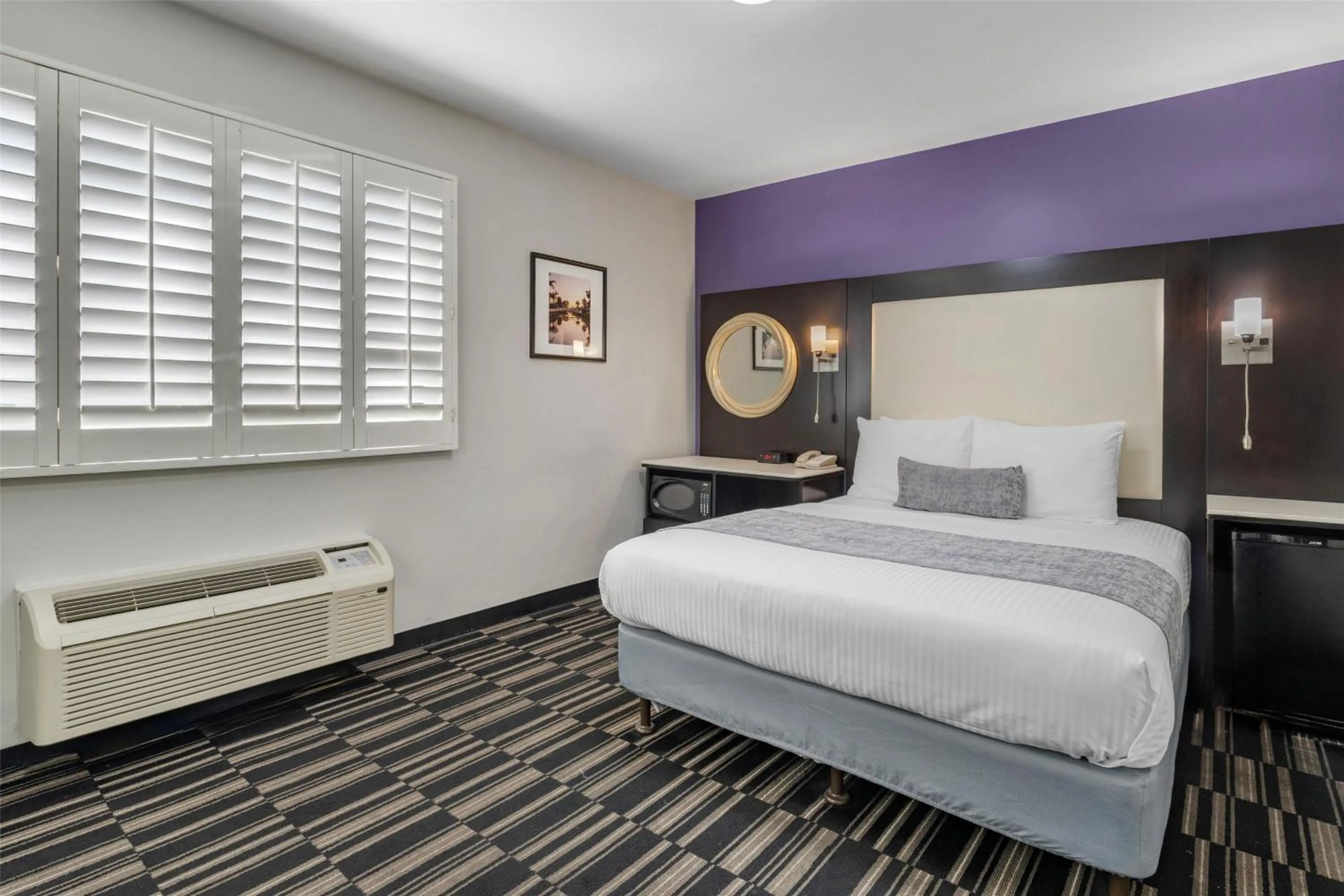 Bedroom, Bed in SureStay Hotel by Best Western Beverly Hills West LA