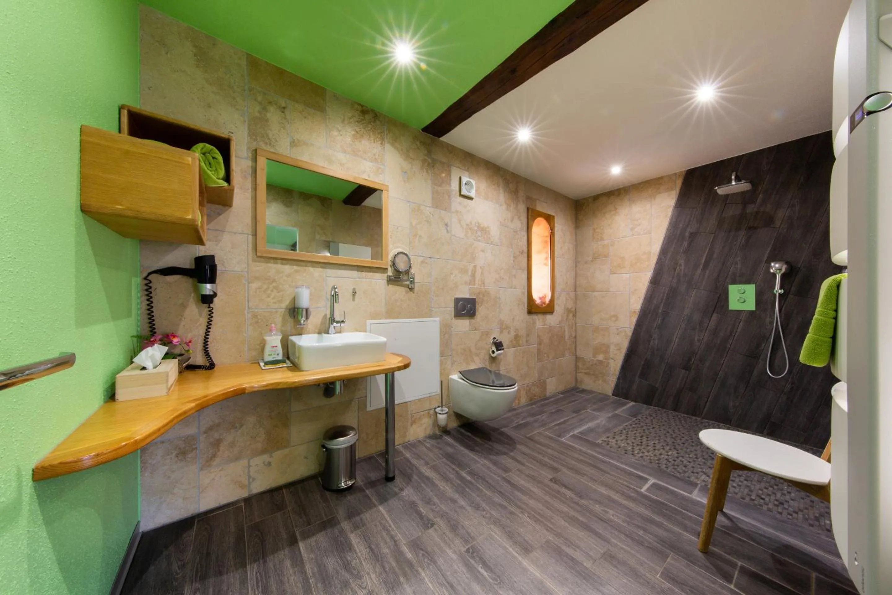 Bathroom in Le Domaine du Verger gîtes et SPA