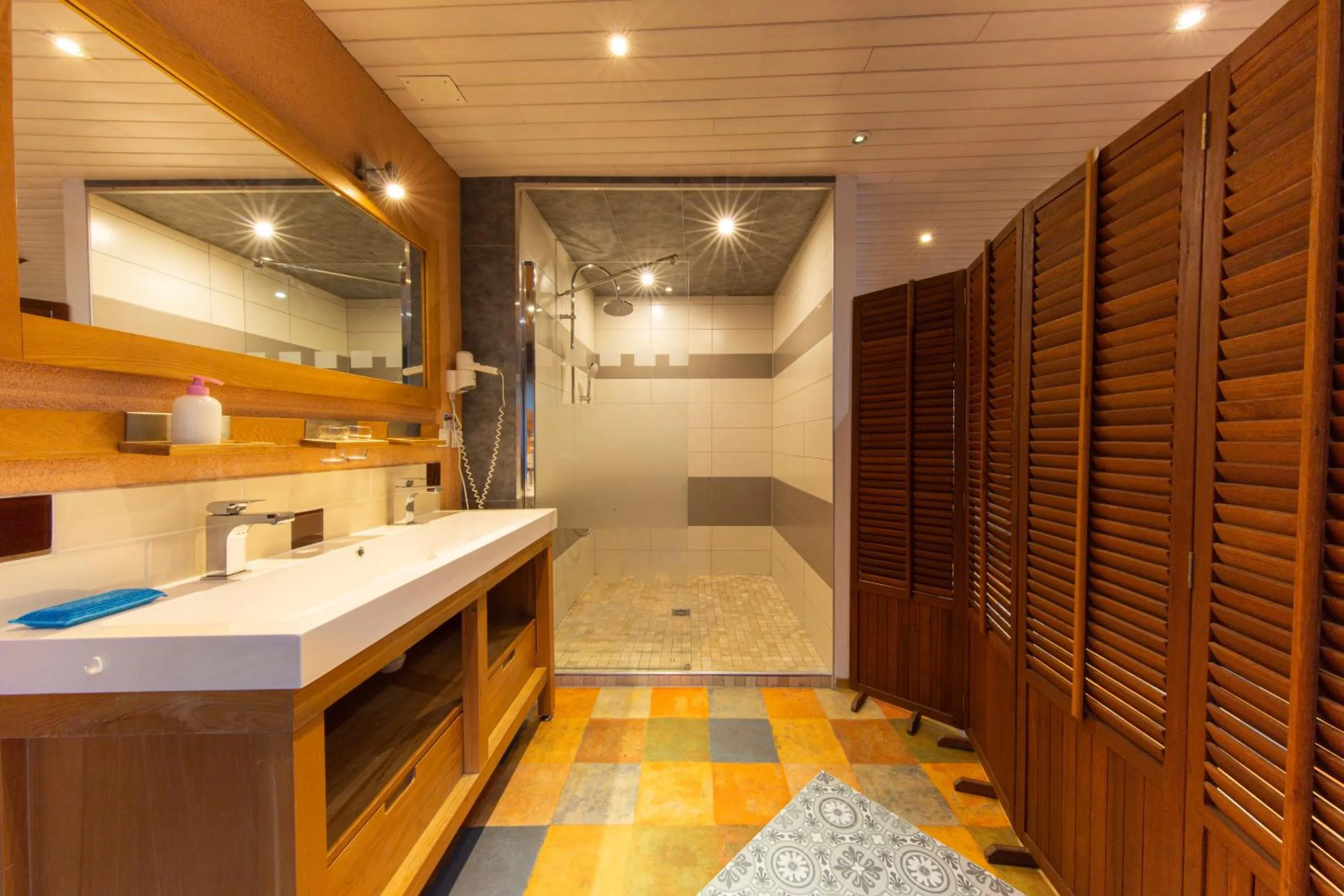 Bathroom in Le Domaine du Verger gîtes et SPA