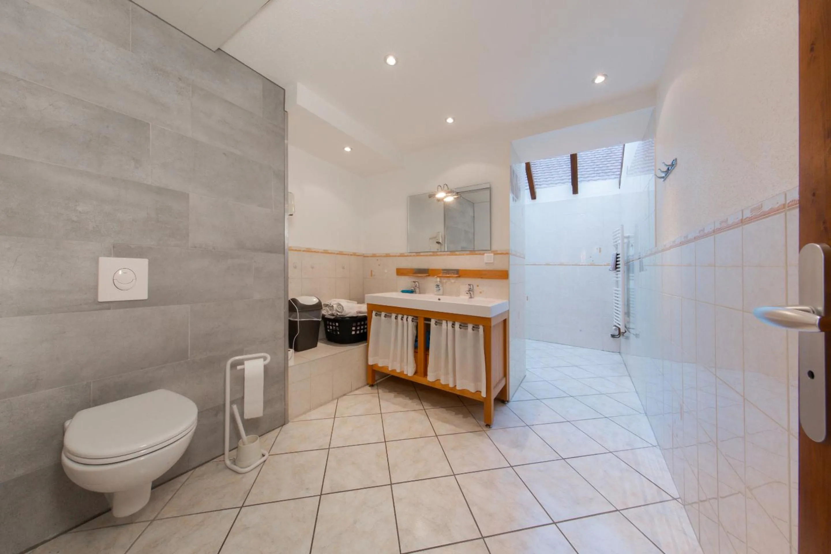 Bathroom in Le Domaine du Verger gîtes et SPA