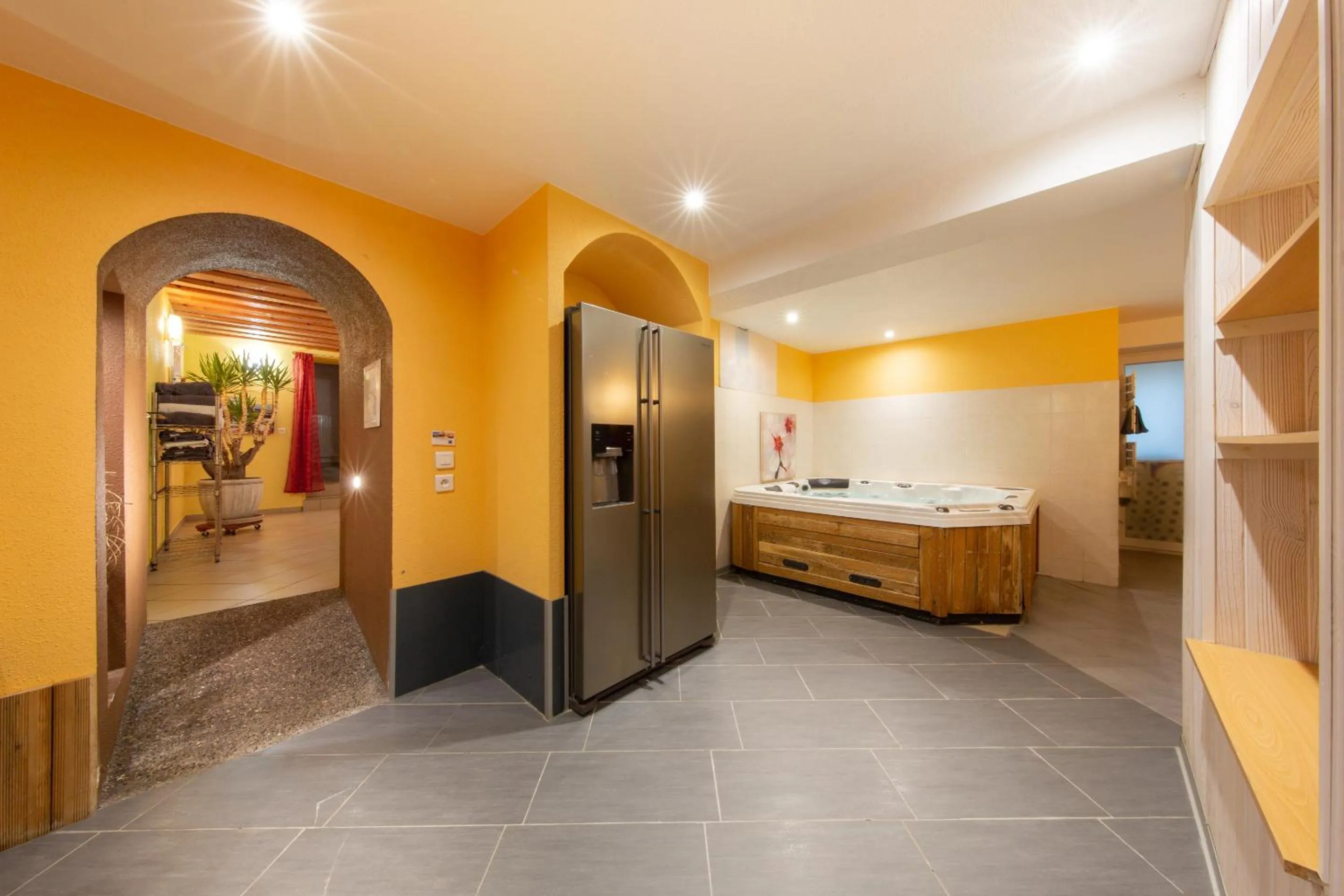 Hot Tub in Le Domaine du Verger gîtes et SPA