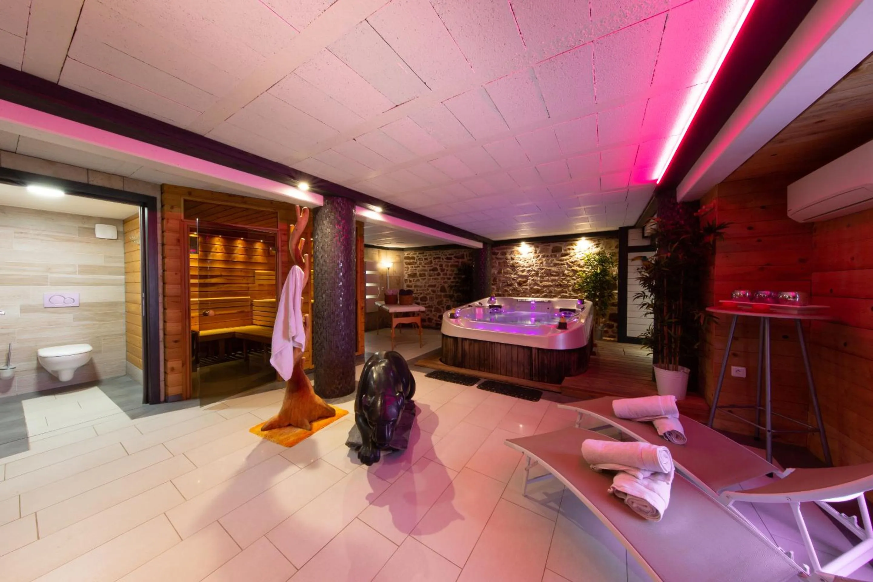 Spa and wellness centre/facilities in Le Domaine du Verger gîtes et SPA