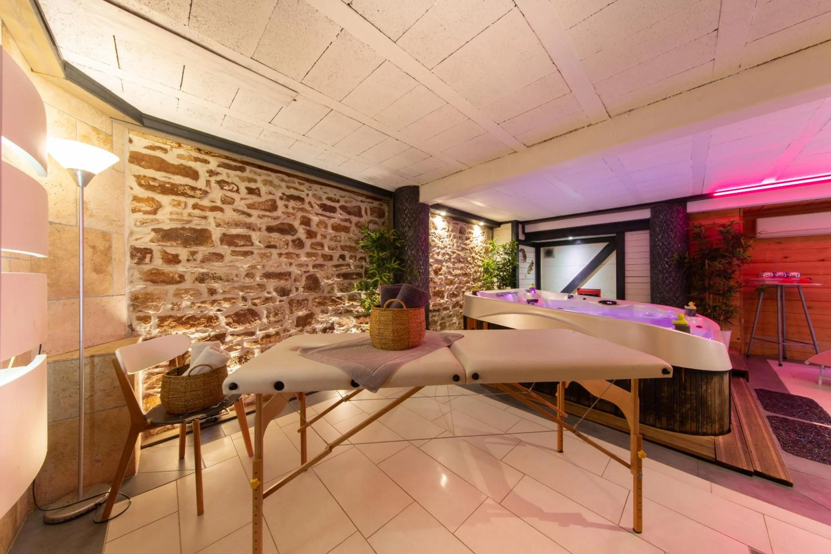 Spa and wellness centre/facilities in Le Domaine du Verger gîtes et SPA