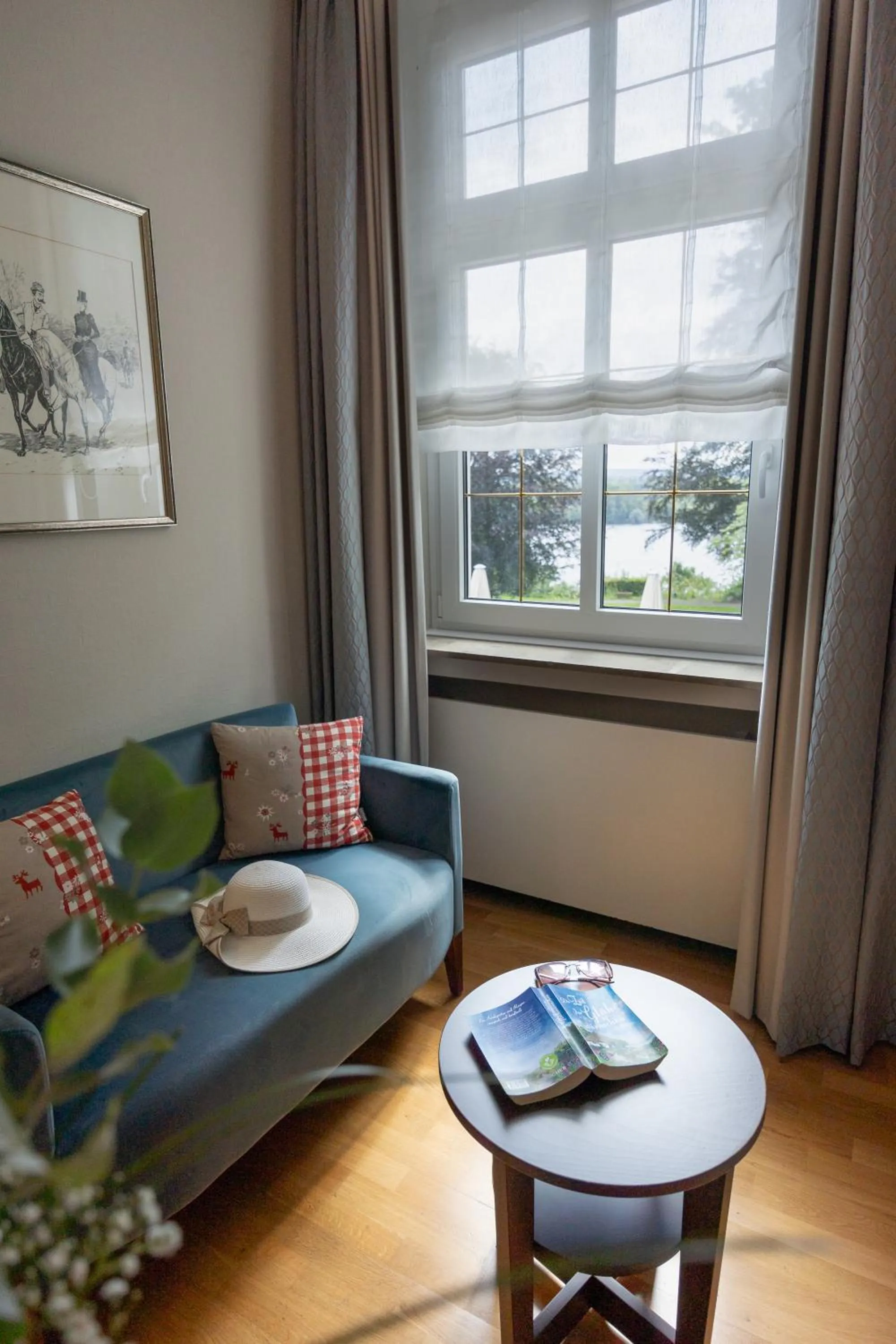 Seating area in Hotel Haus Delecke