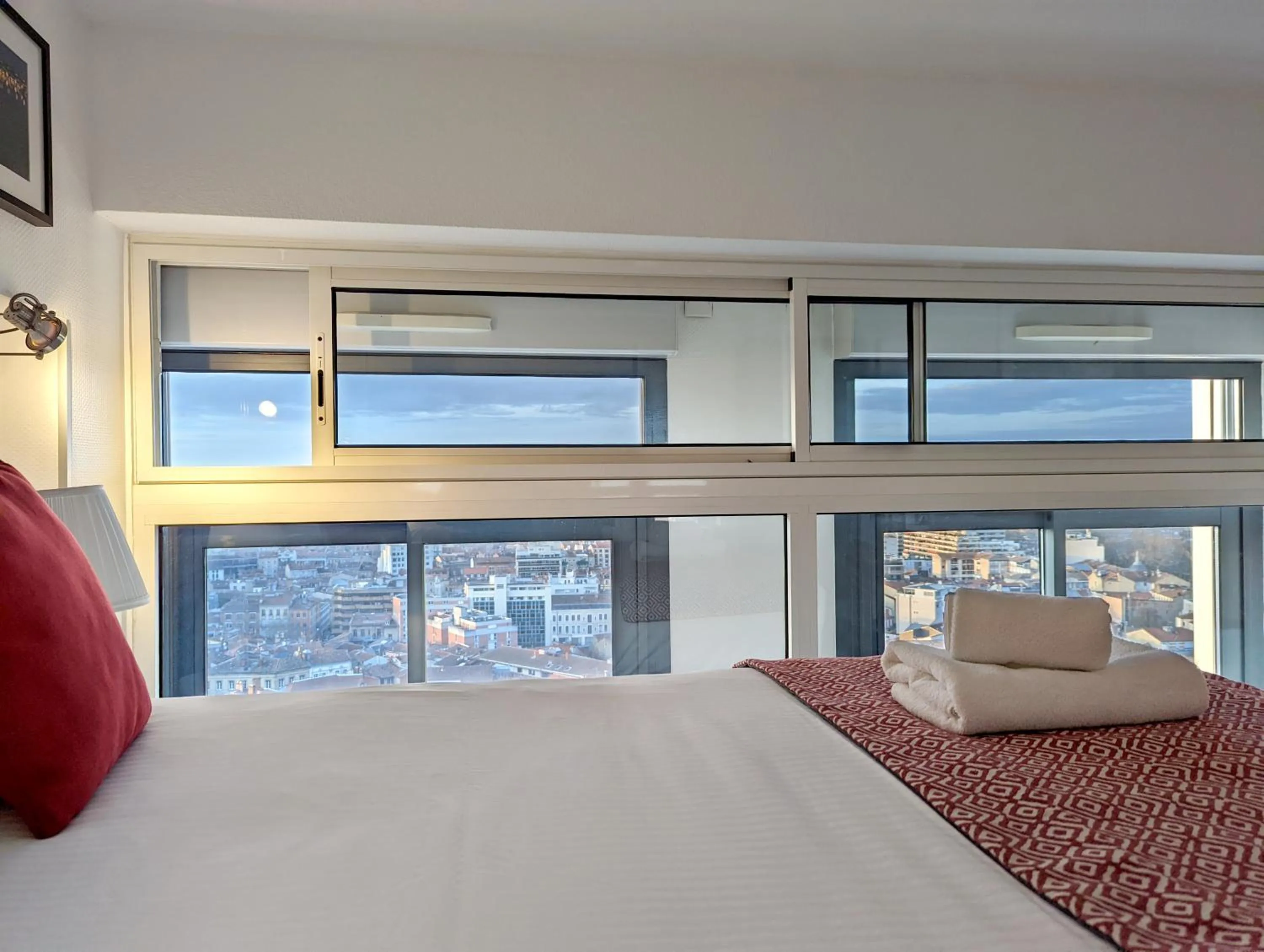 Bed in Haut Lofts - Toulouse Centre Ramblas