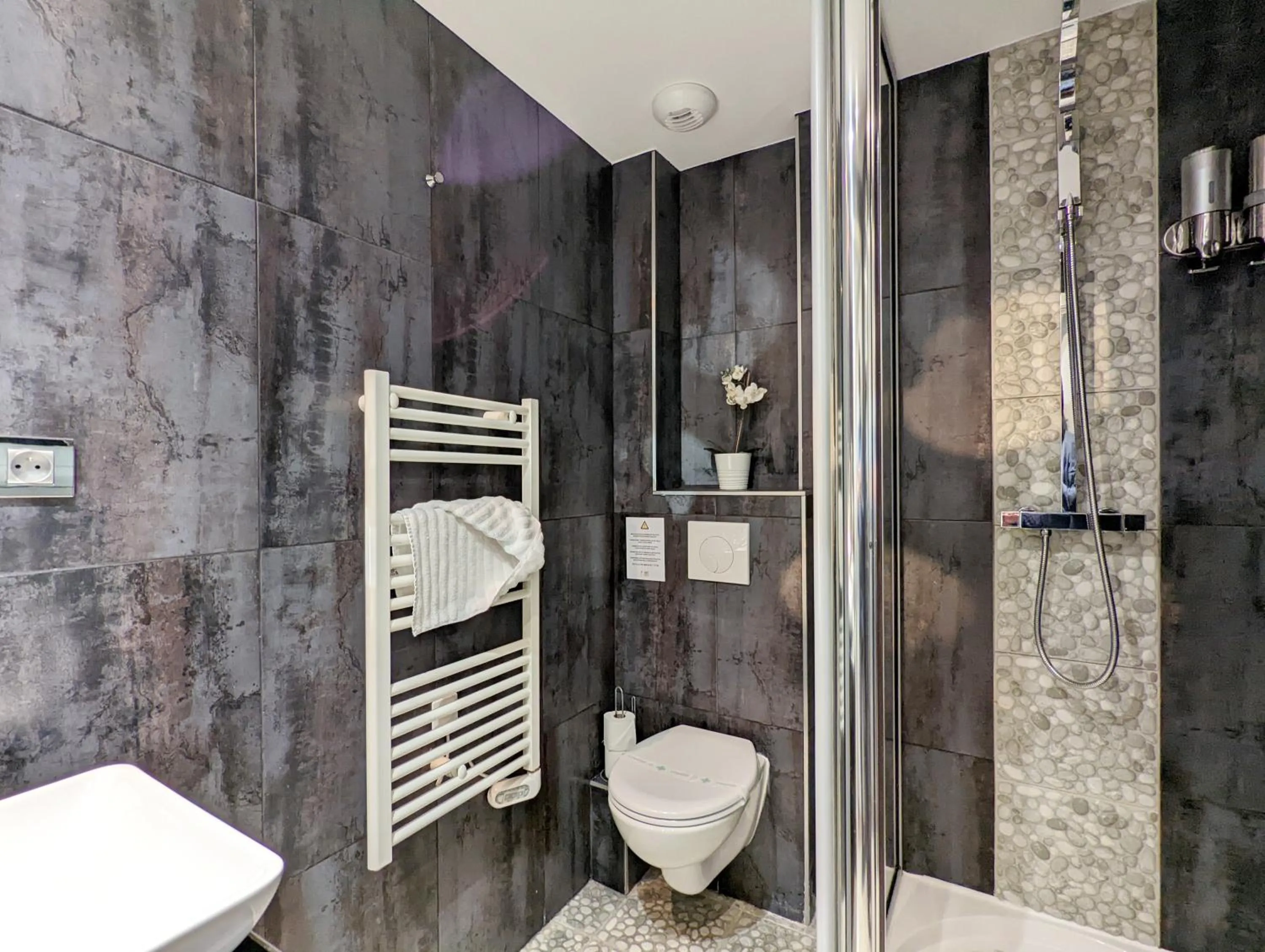 Shower in Haut Lofts - Toulouse Centre Ramblas