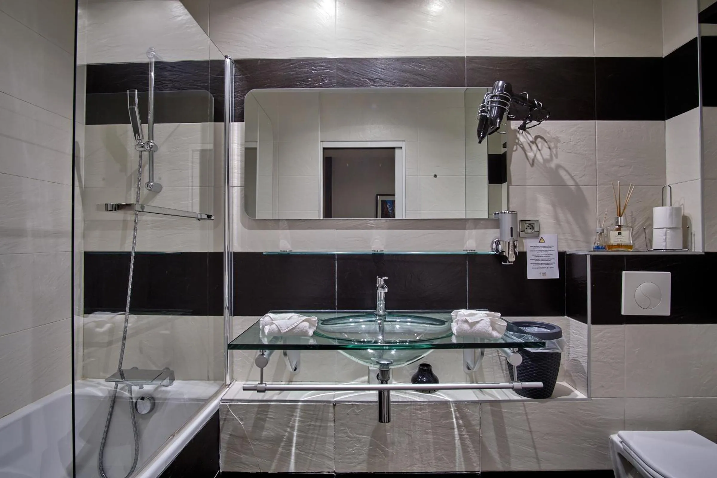 Shower in Haut Lofts - Toulouse Centre Ramblas