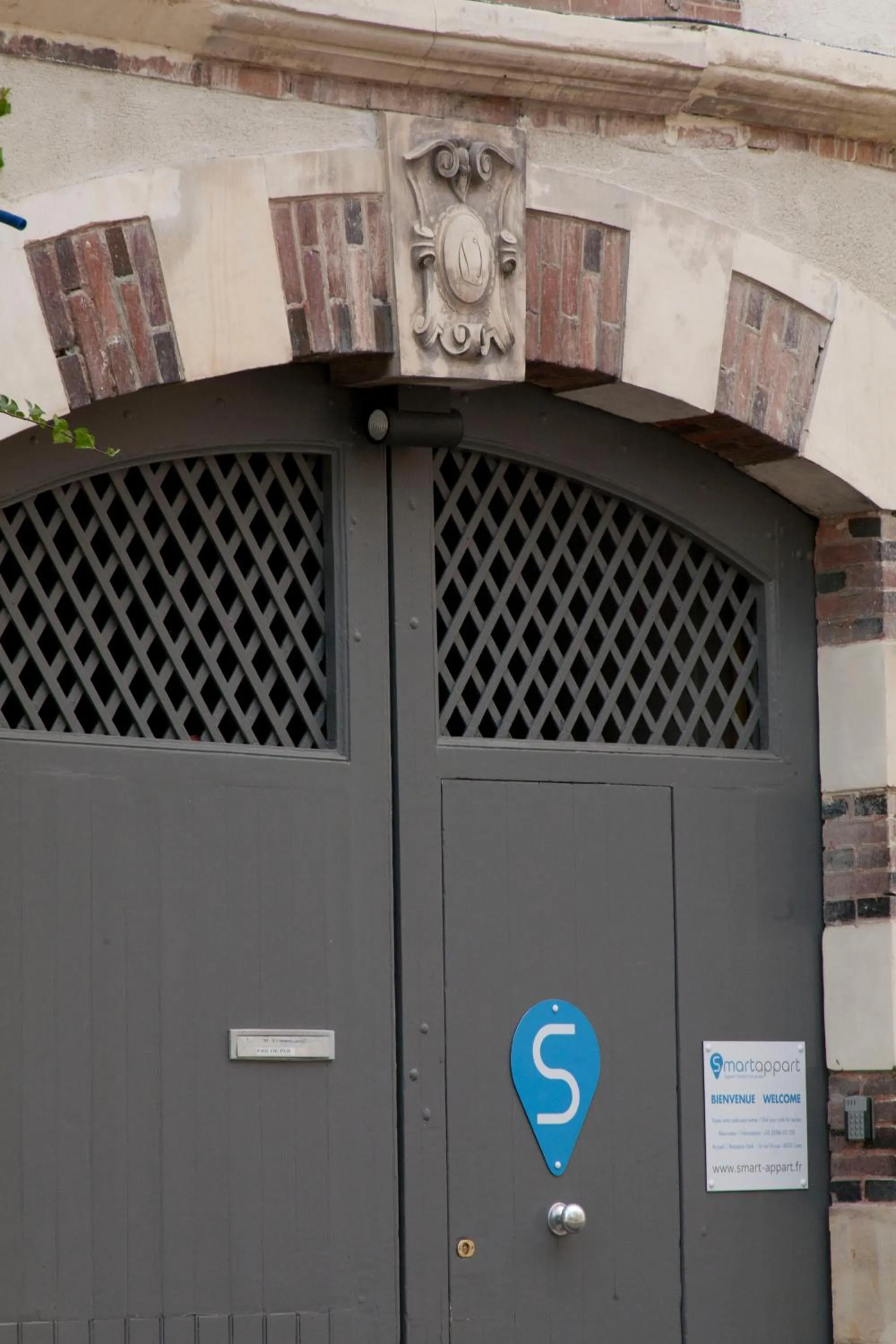 Facade/entrance in Smartappart Caen Grusse