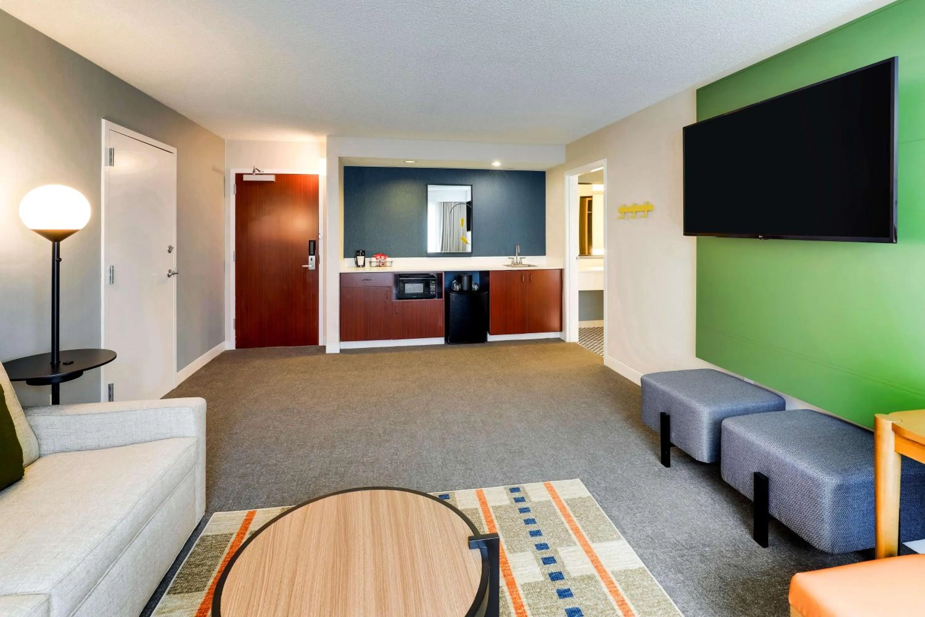 Photo of the whole room in Sonesta Select San Francisco Airport Oyster Point Waterfront