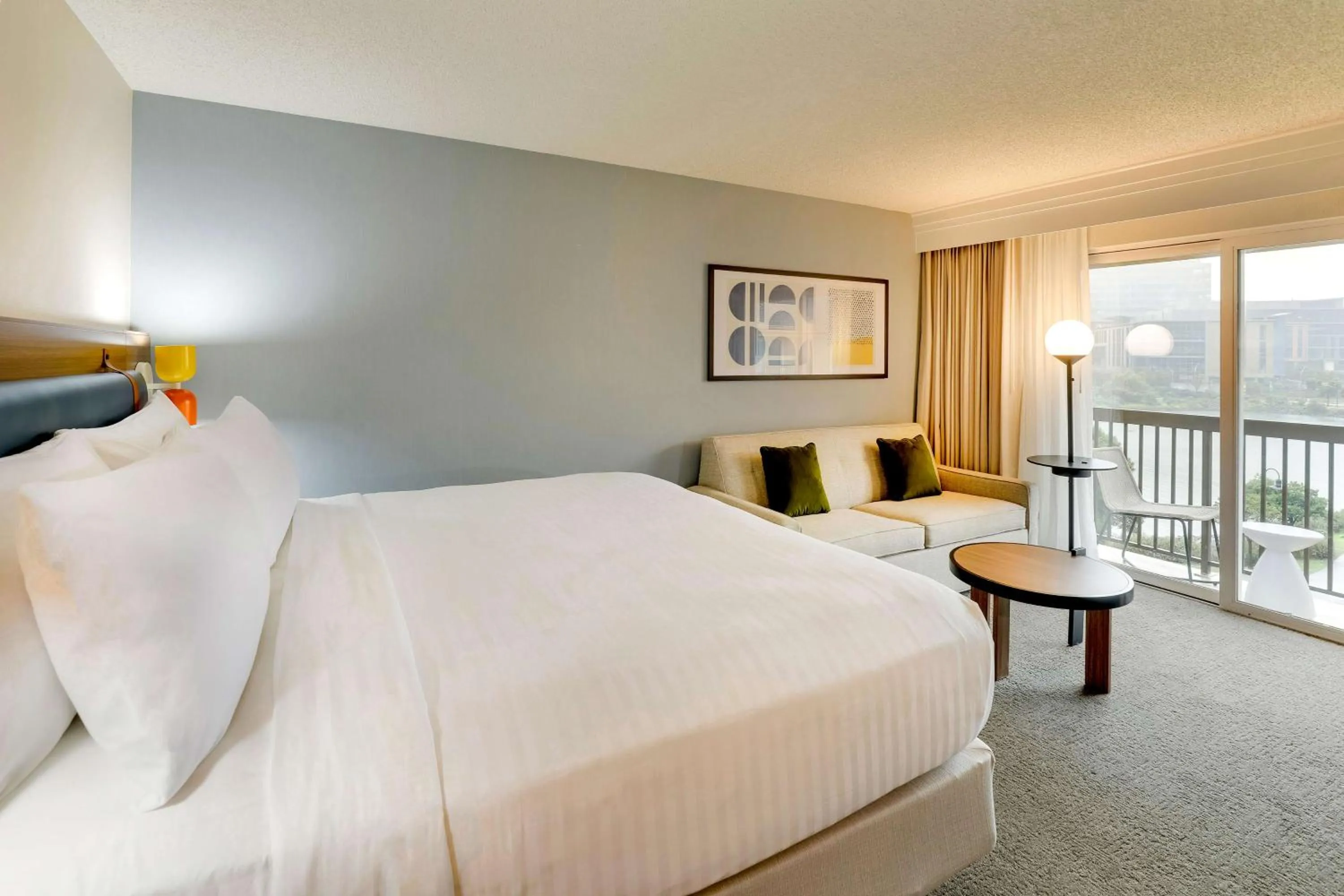 Bedroom, Bed in Sonesta Select San Francisco Airport Oyster Point Waterfront