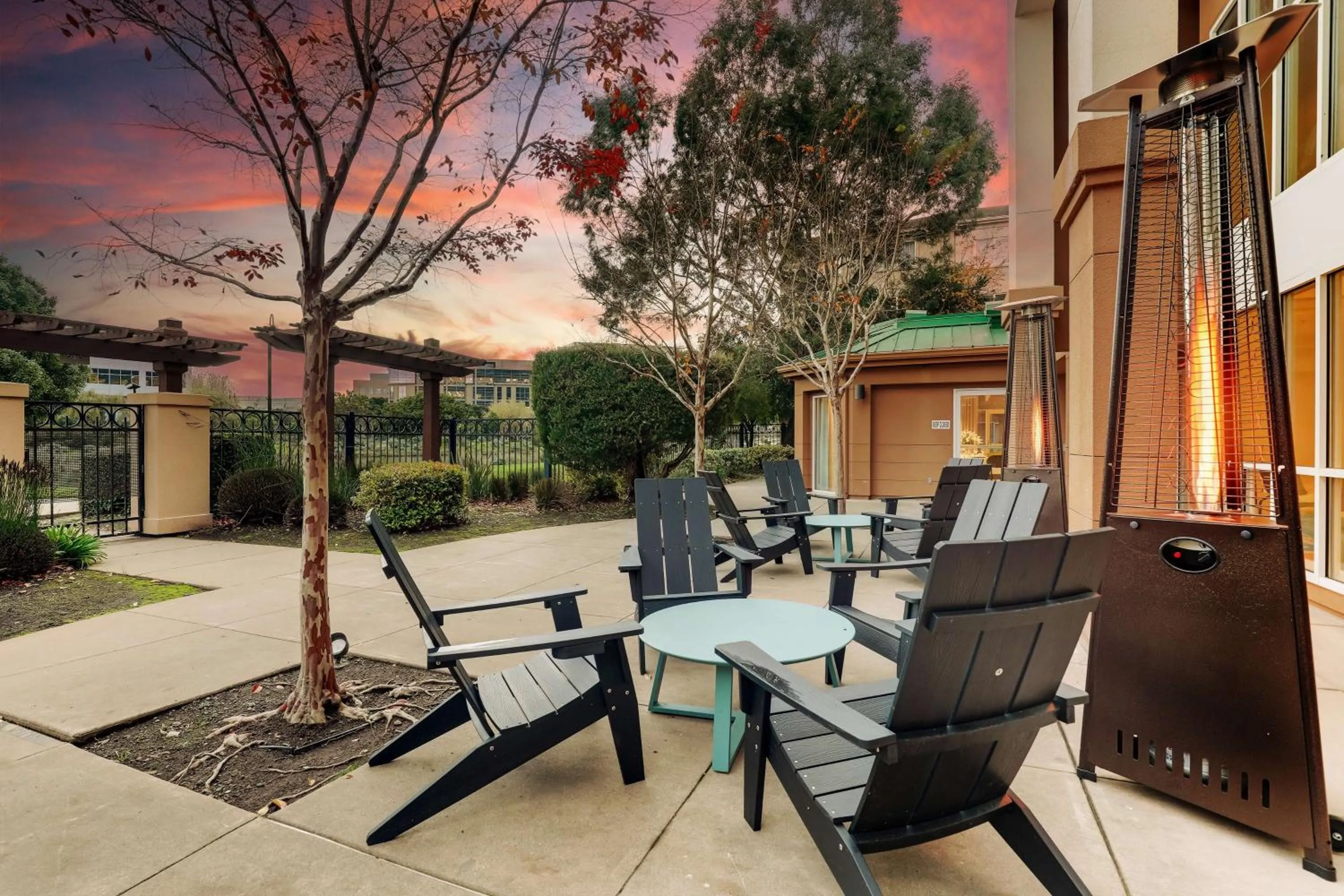 Property building in Sonesta Select San Francisco Airport Oyster Point Waterfront