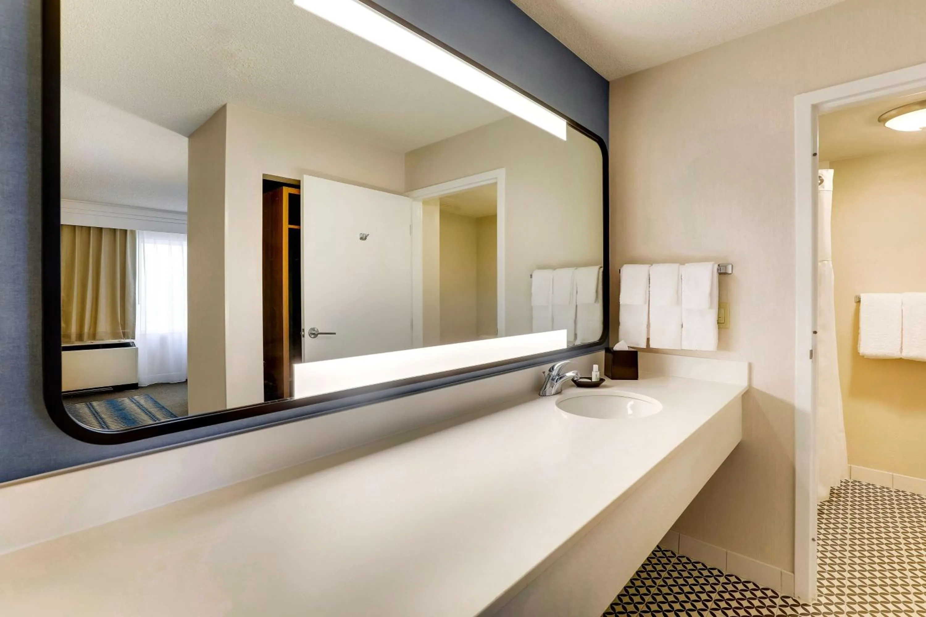 Bathroom in Sonesta Select San Francisco Airport Oyster Point Waterfront