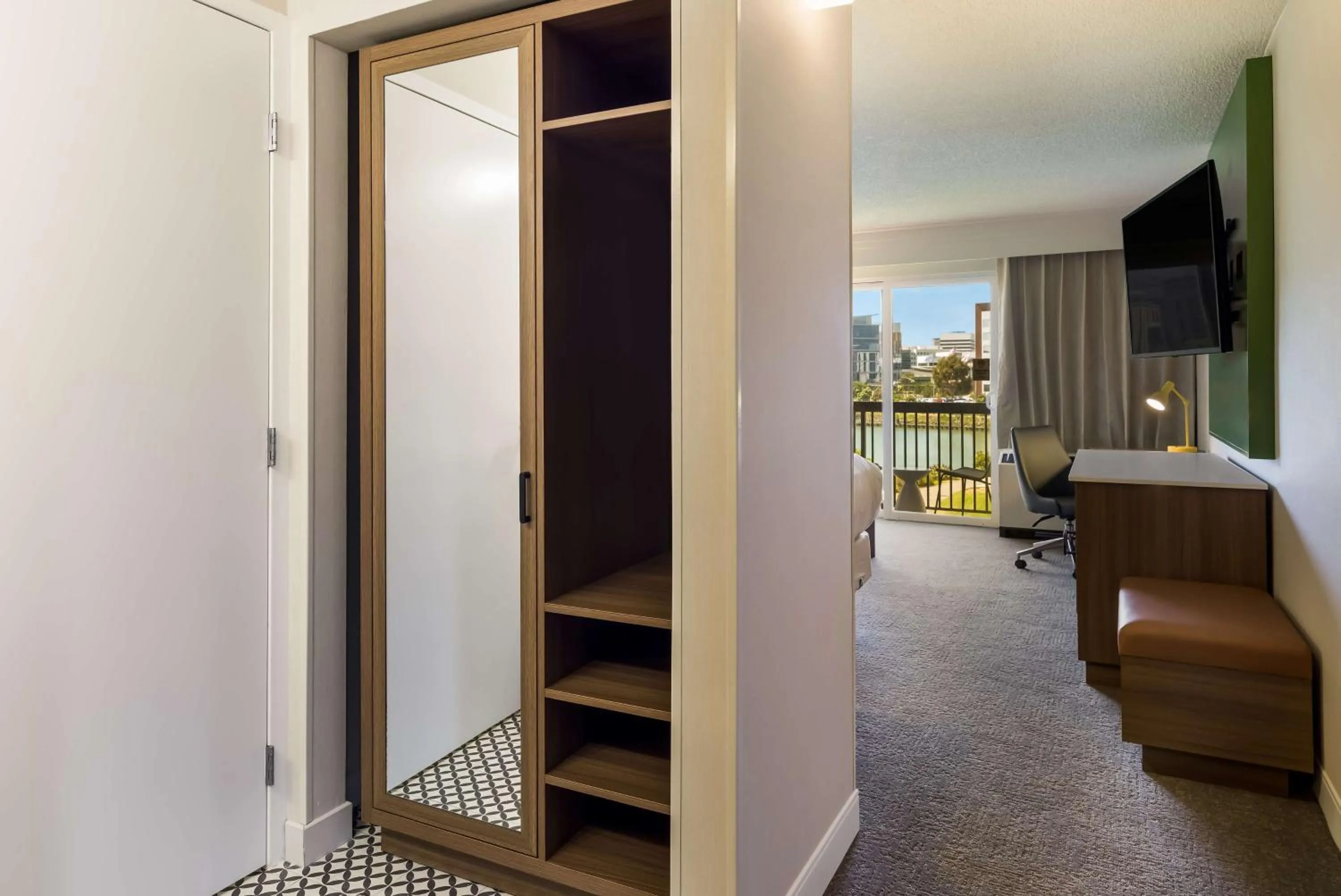 Bedroom in Sonesta Select San Francisco Airport Oyster Point Waterfront