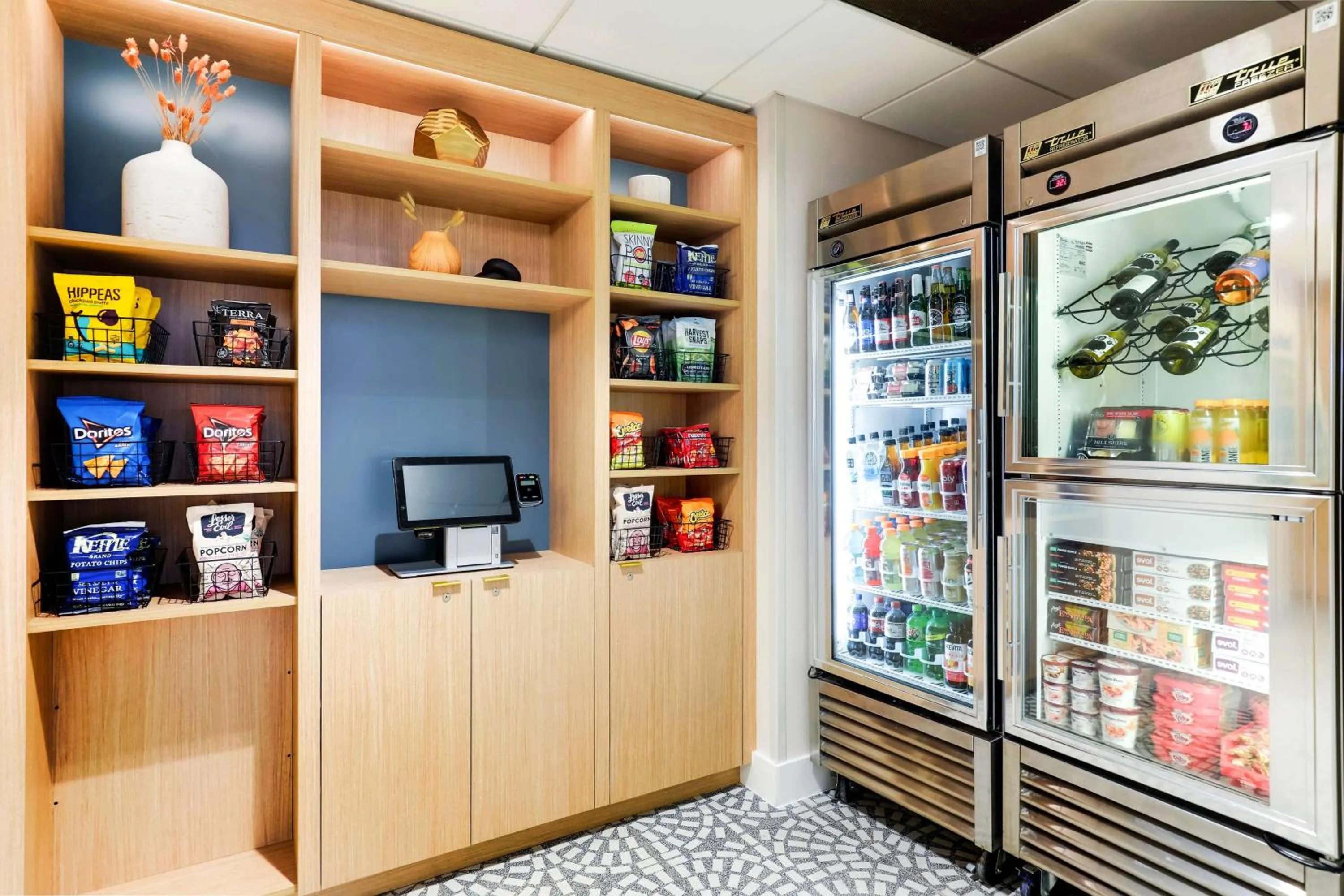 Food and drinks in Sonesta Select San Francisco Airport Oyster Point Waterfront