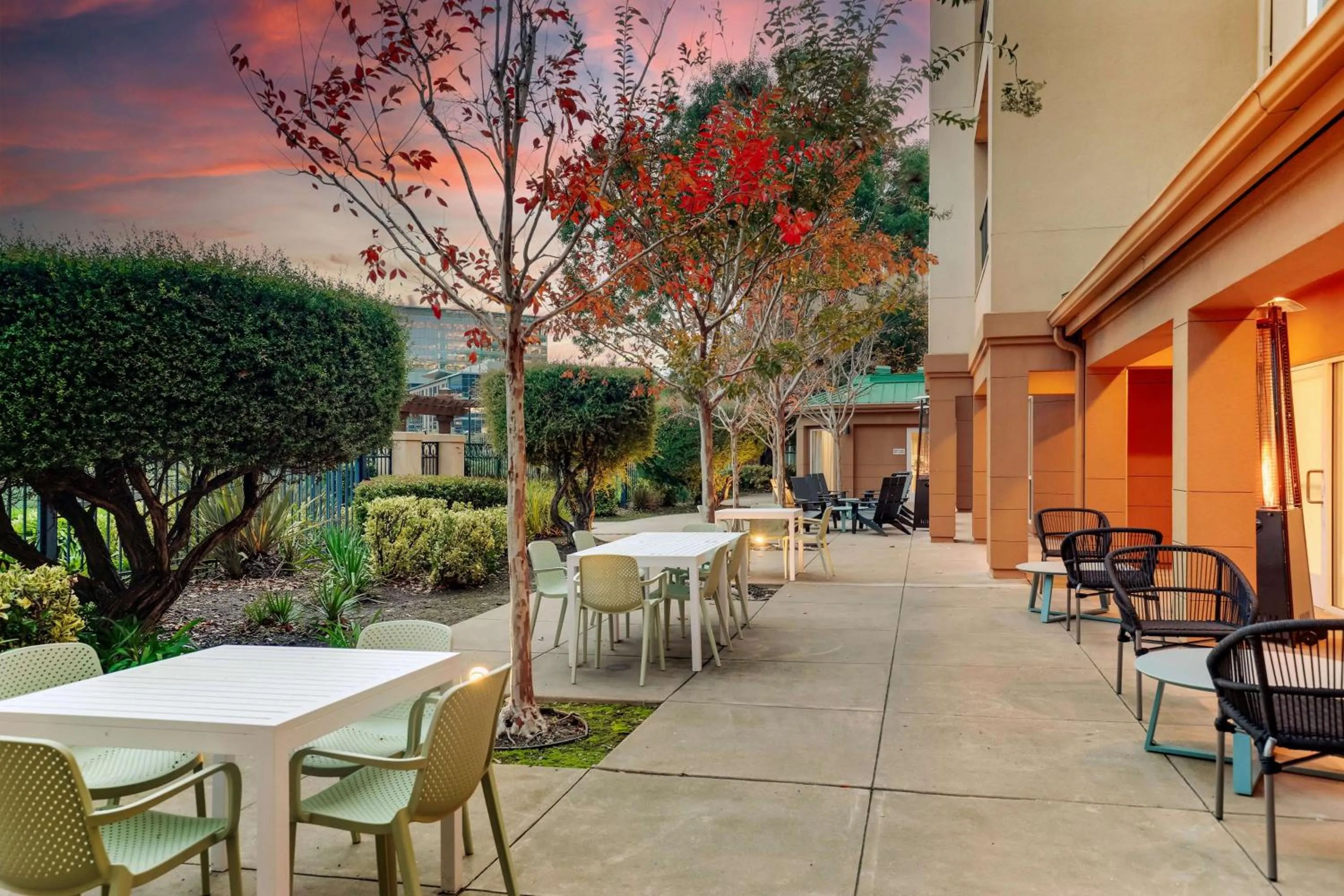 Property building in Sonesta Select San Francisco Airport Oyster Point Waterfront