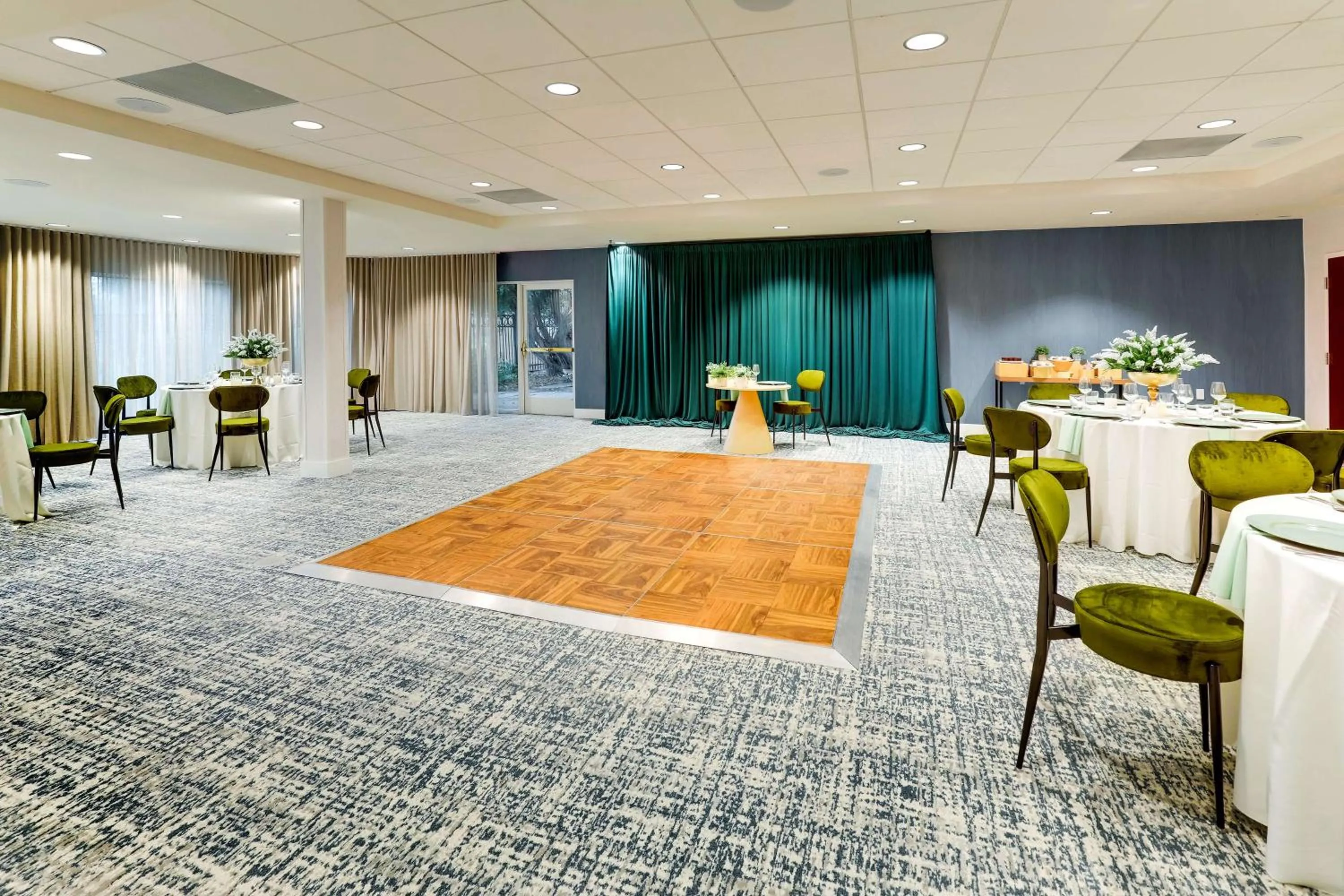 Meeting/conference room in Sonesta Select San Francisco Airport Oyster Point Waterfront