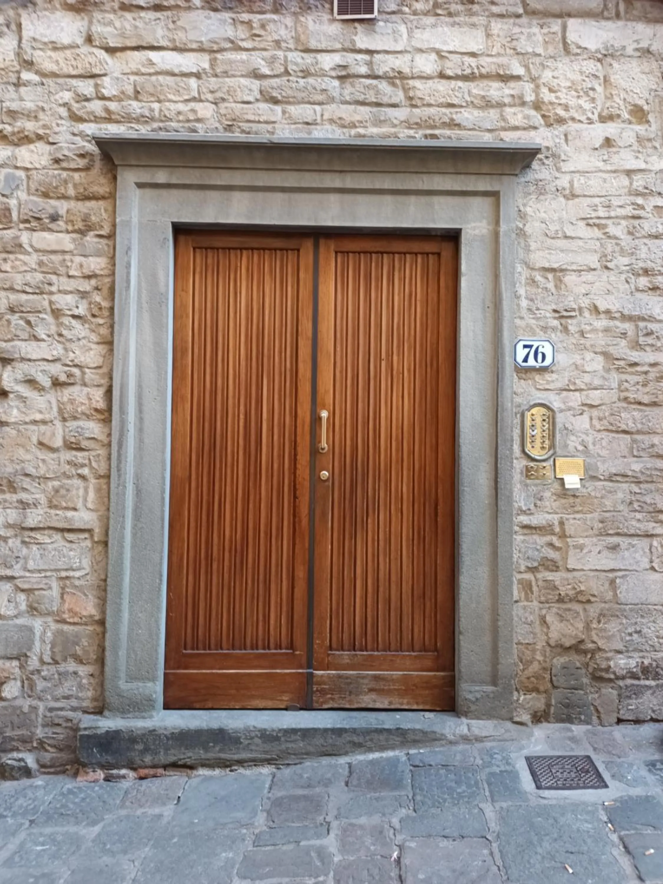 Property building in Costa San Giorgio Apartment by Mamo Florence