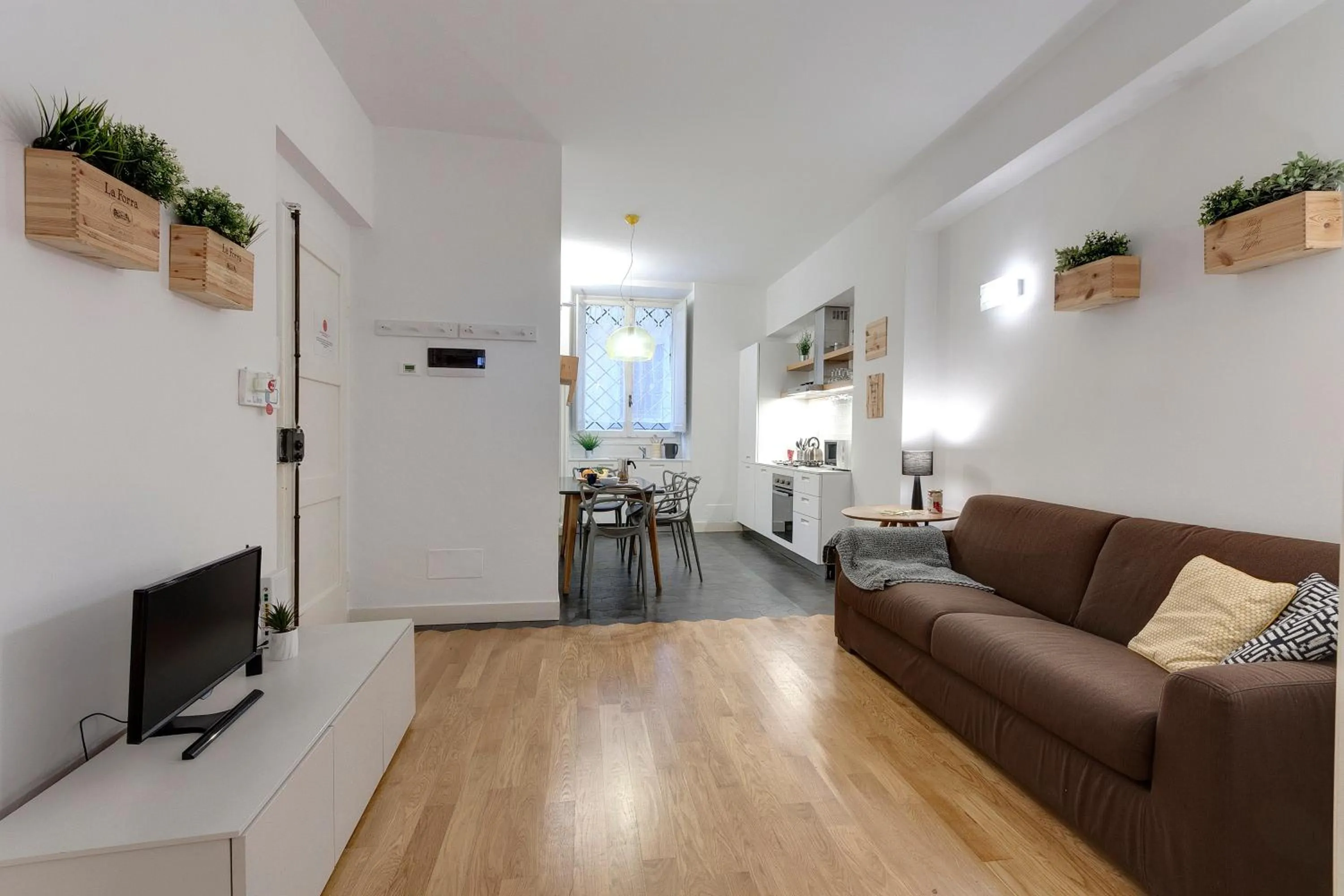 Living room in Costa San Giorgio Apartment by Mamo Florence