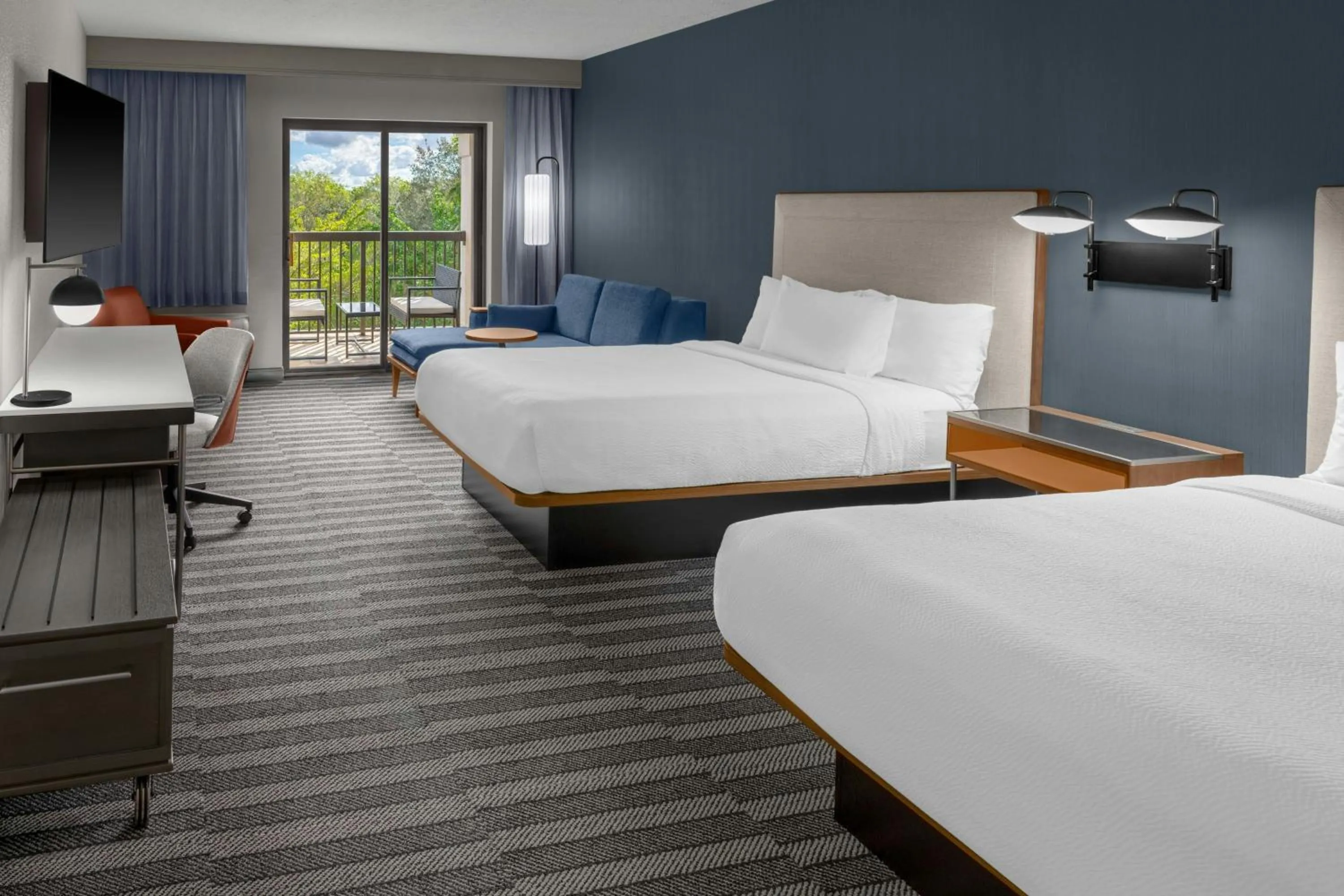 Photo of the whole room, Bed in Courtyard by Marriott Fort Lauderdale Coral Springs