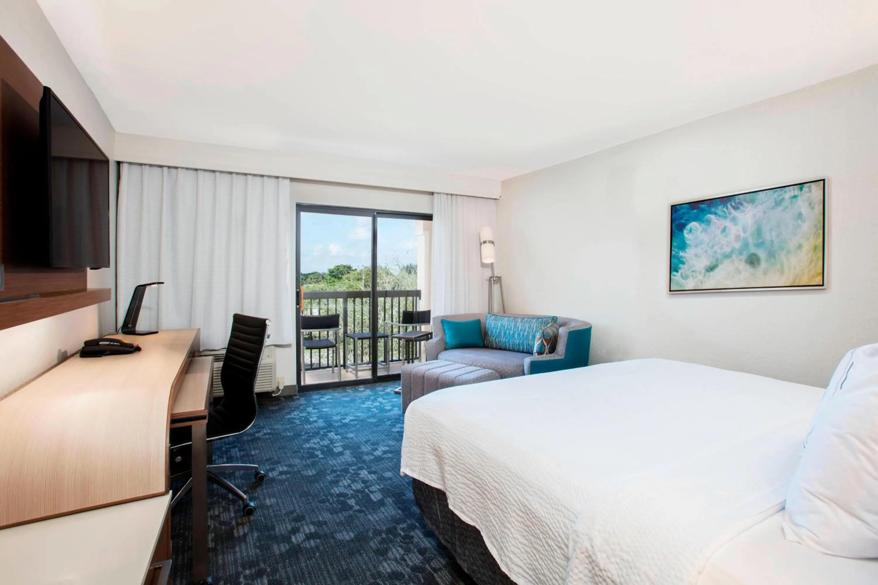 Photo of the whole room, Bed in Courtyard by Marriott Fort Lauderdale Coral Springs