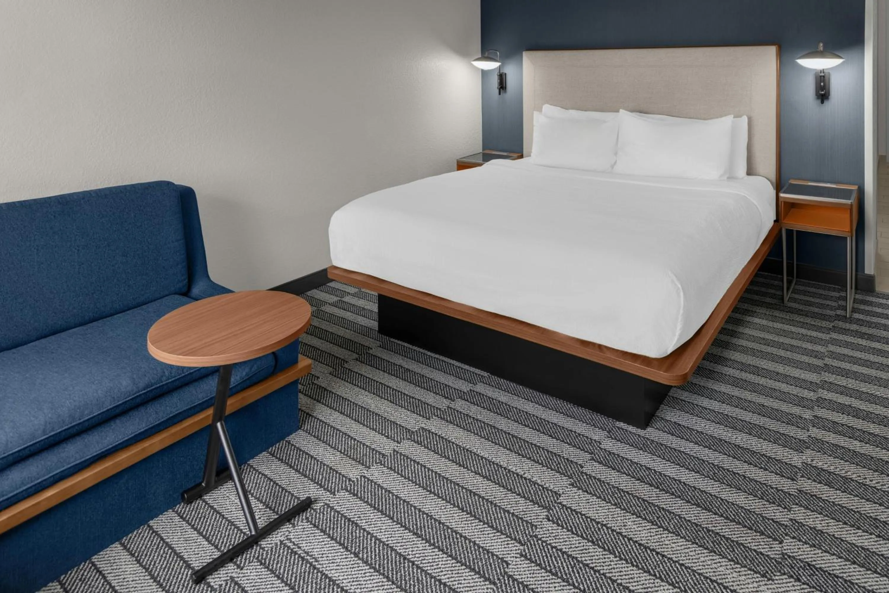 Photo of the whole room, Bed in Courtyard by Marriott Fort Lauderdale Coral Springs