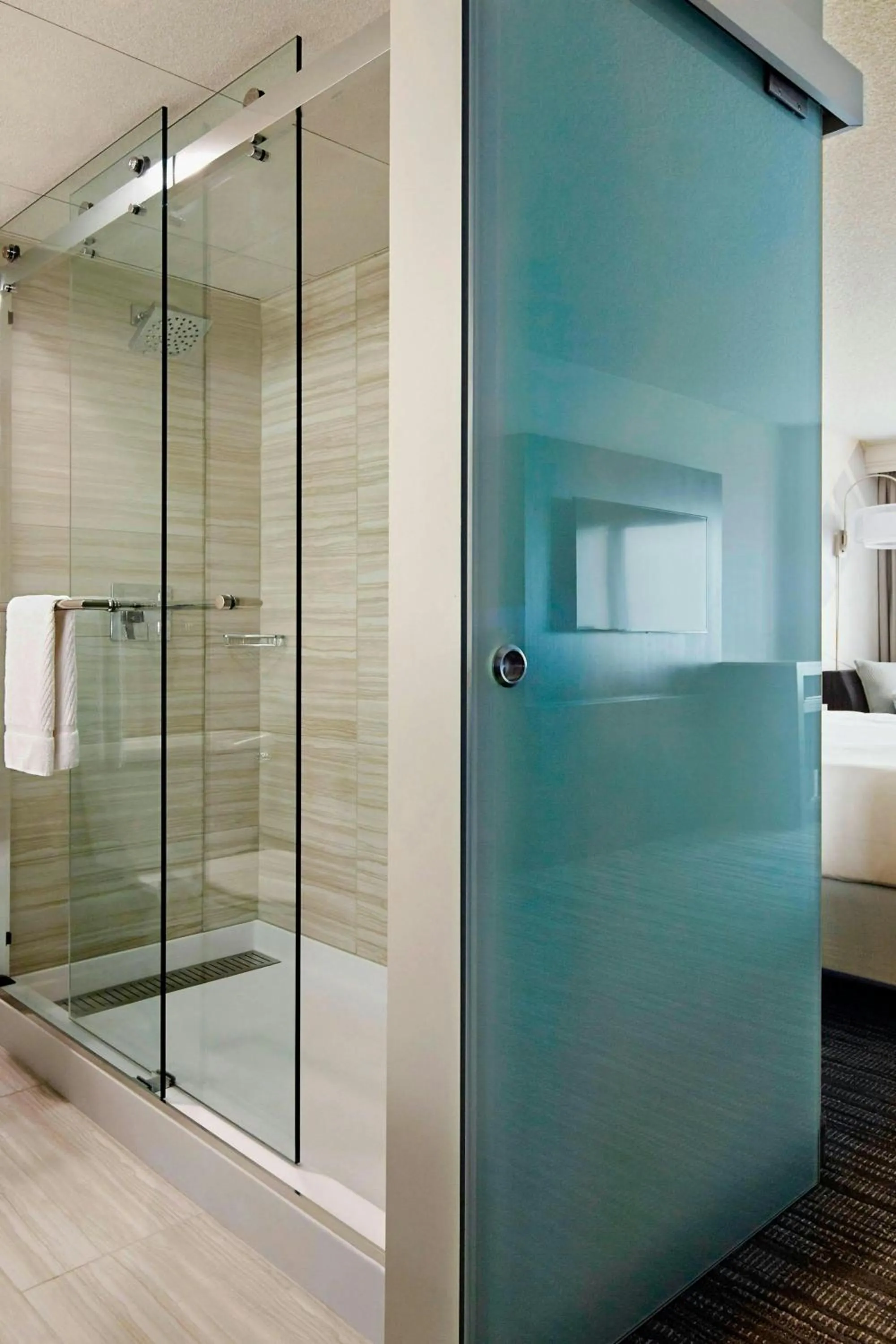 Bathroom in San Francisco Airport Marriott Waterfront