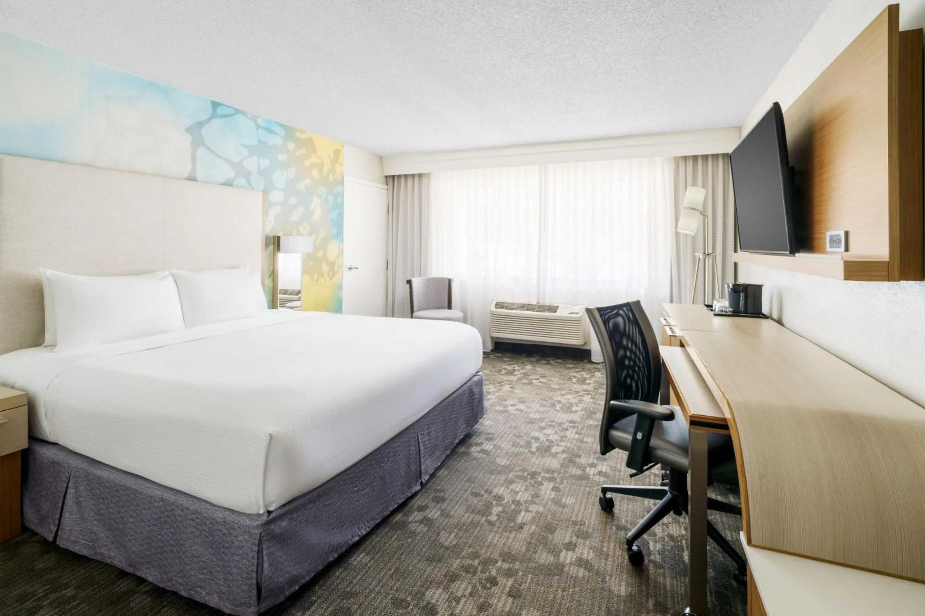 Photo of the whole room, Bed in Courtyard by Marriott Orlando Lake Buena Vista at Vista Centre