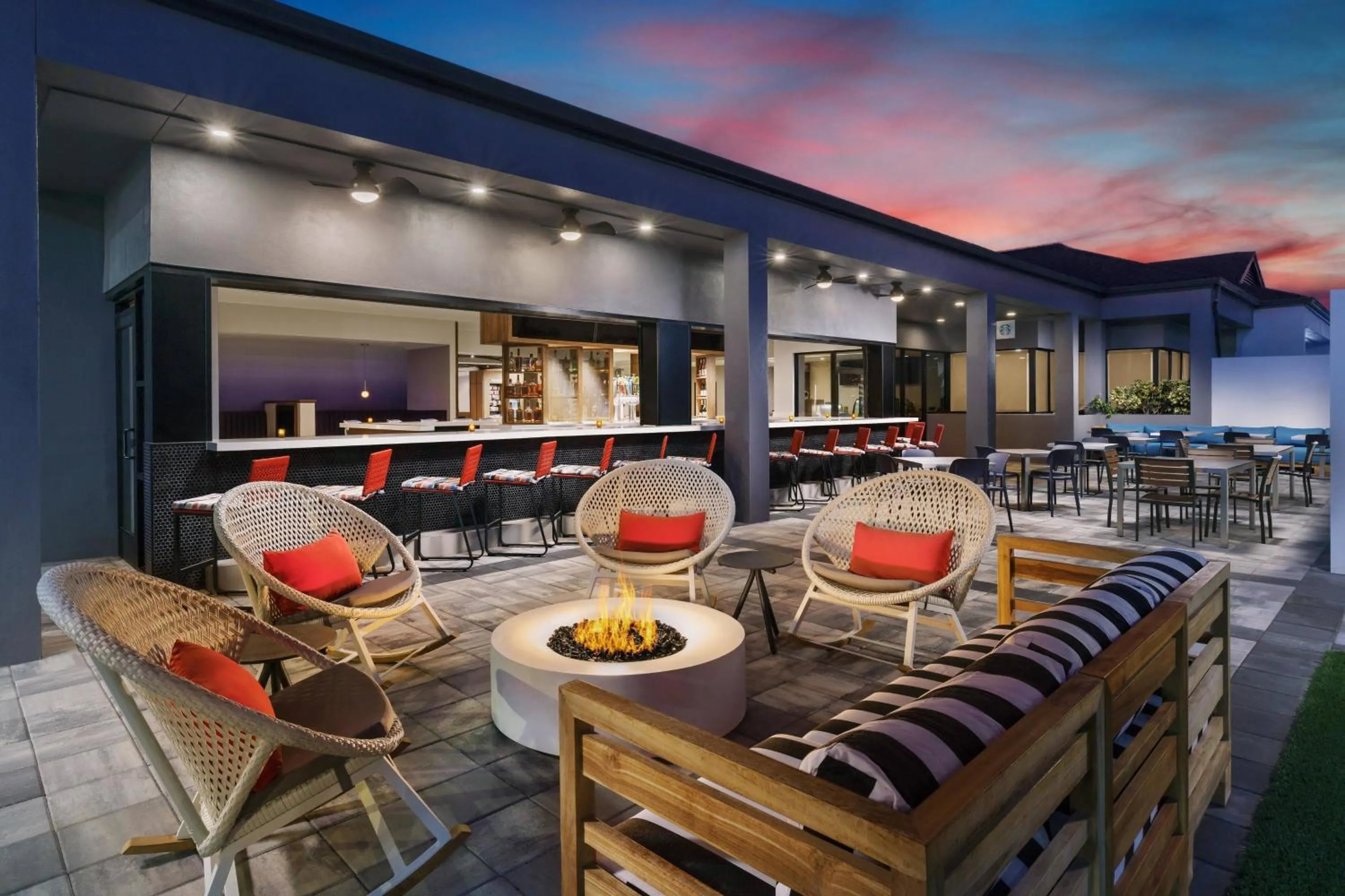 Lounge or bar in Courtyard by Marriott Orlando Lake Buena Vista at Vista Centre